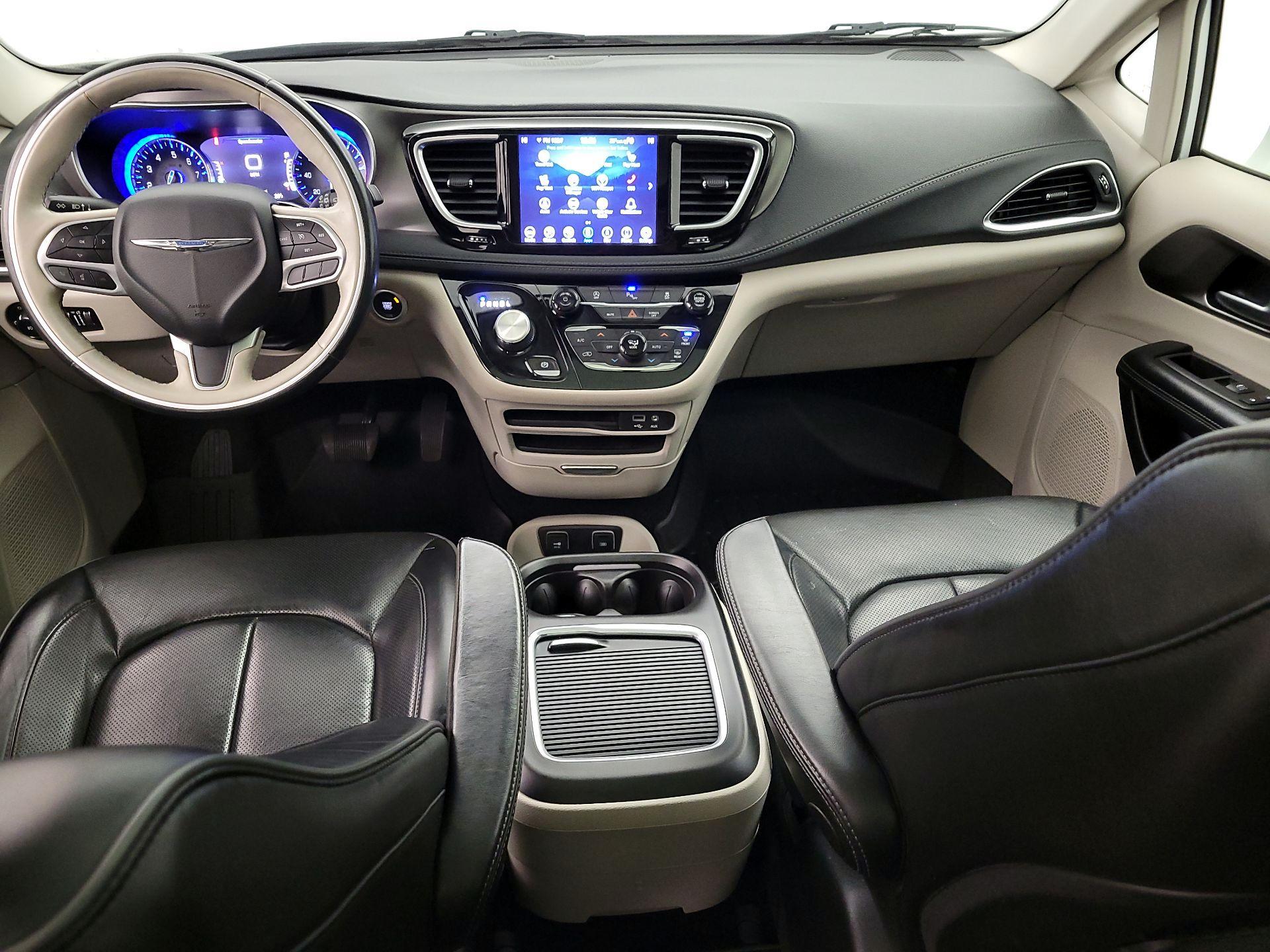 Thumbnail: 2019 Chrysler Pacifica - 9