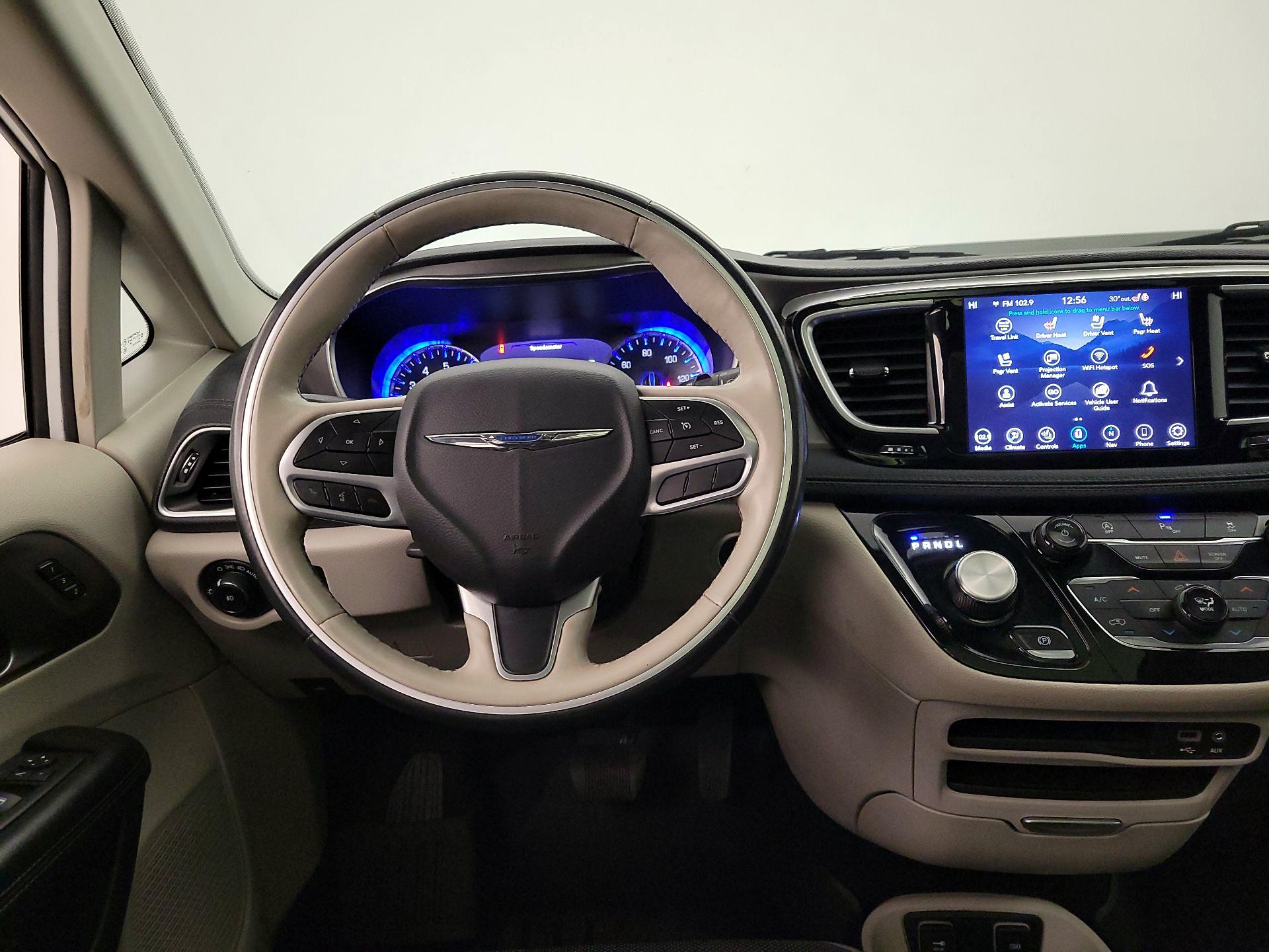 Thumbnail: 2019 Chrysler Pacifica - 10