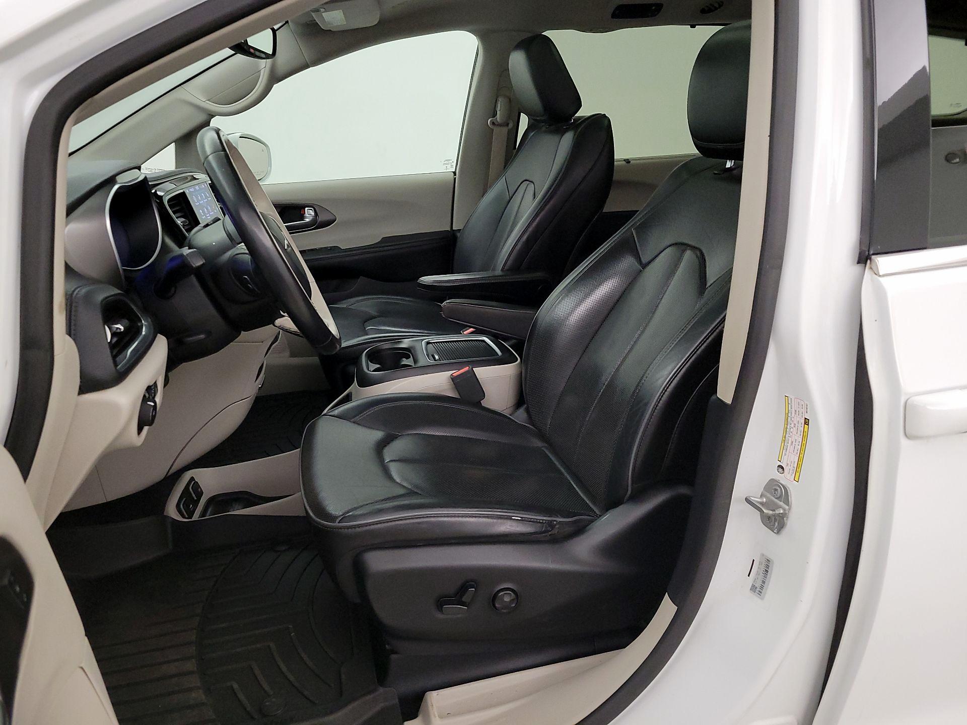 Thumbnail: 2019 Chrysler Pacifica - 11