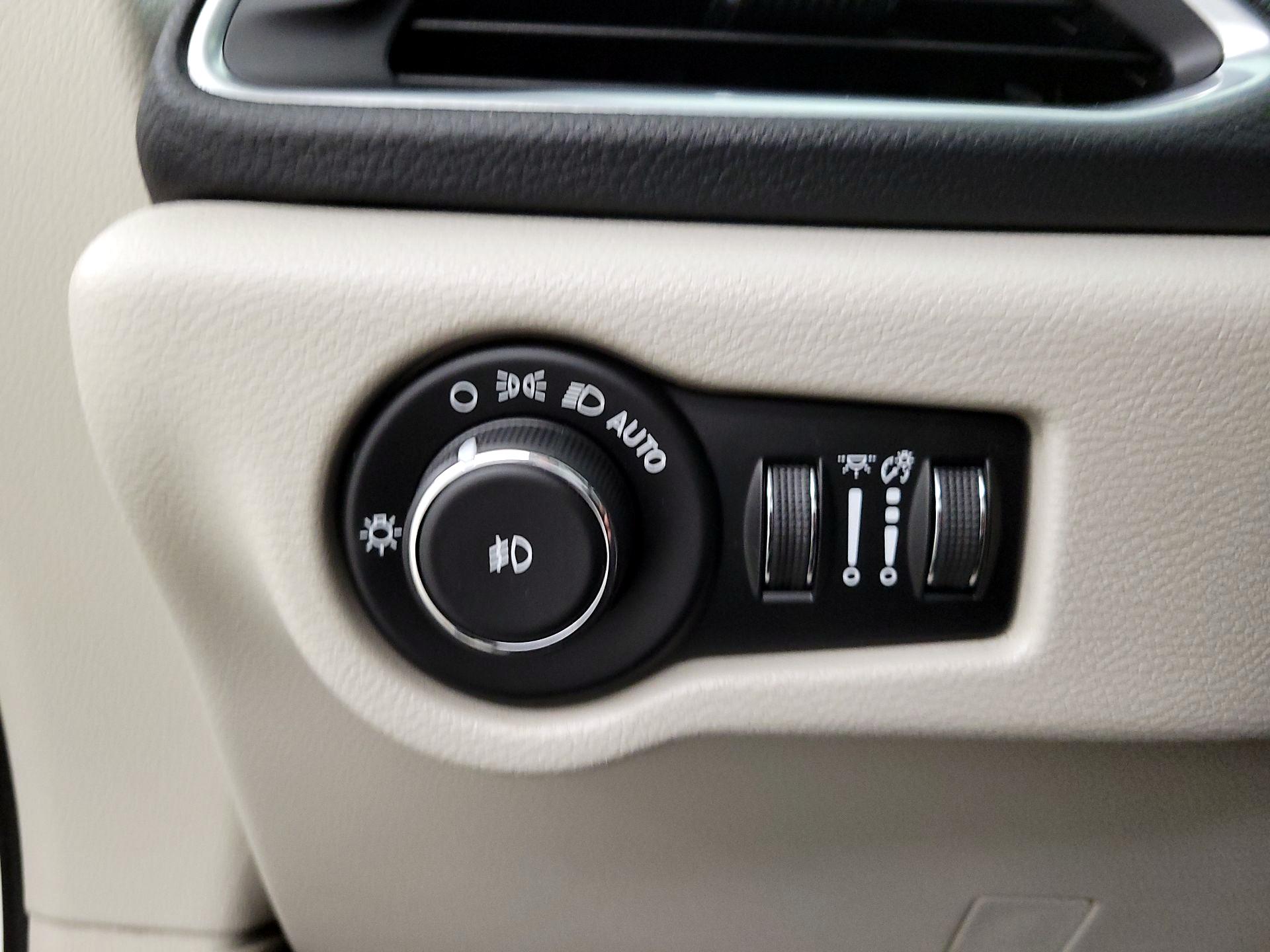 Thumbnail: 2019 Chrysler Pacifica - 13