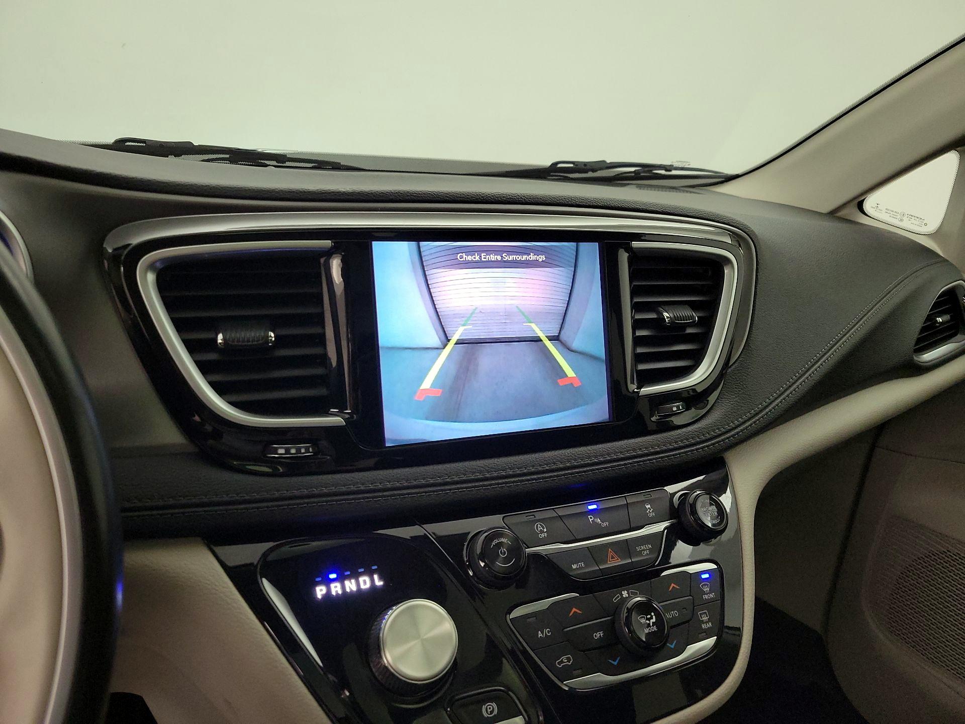 Thumbnail: 2019 Chrysler Pacifica - 15