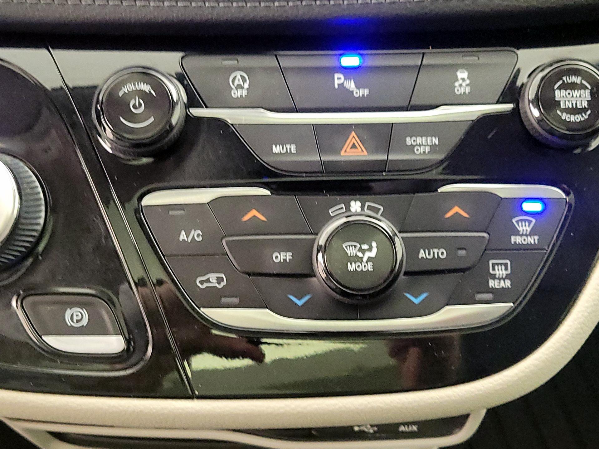 Thumbnail: 2019 Chrysler Pacifica - 17