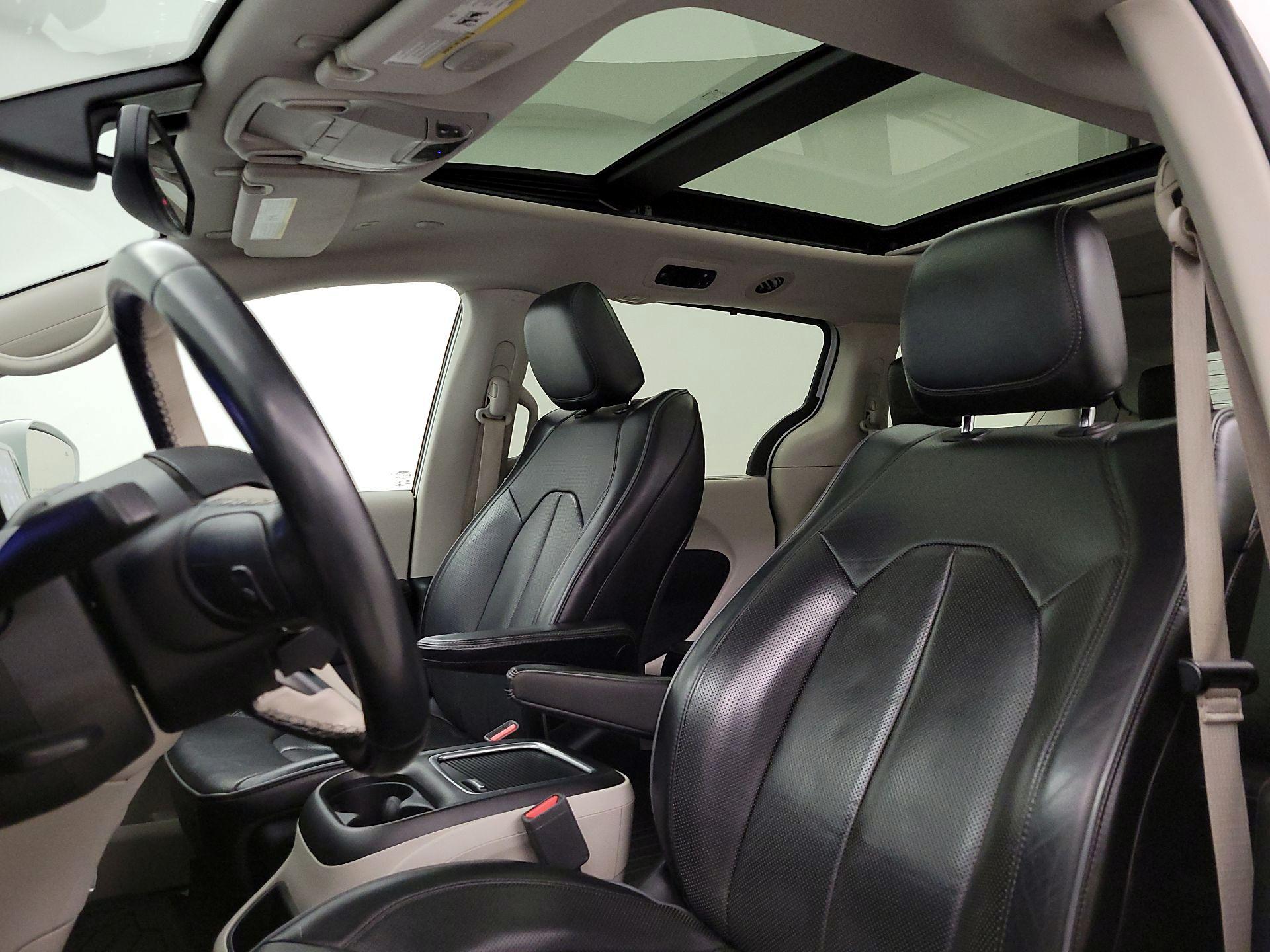 Thumbnail: 2019 Chrysler Pacifica - 20