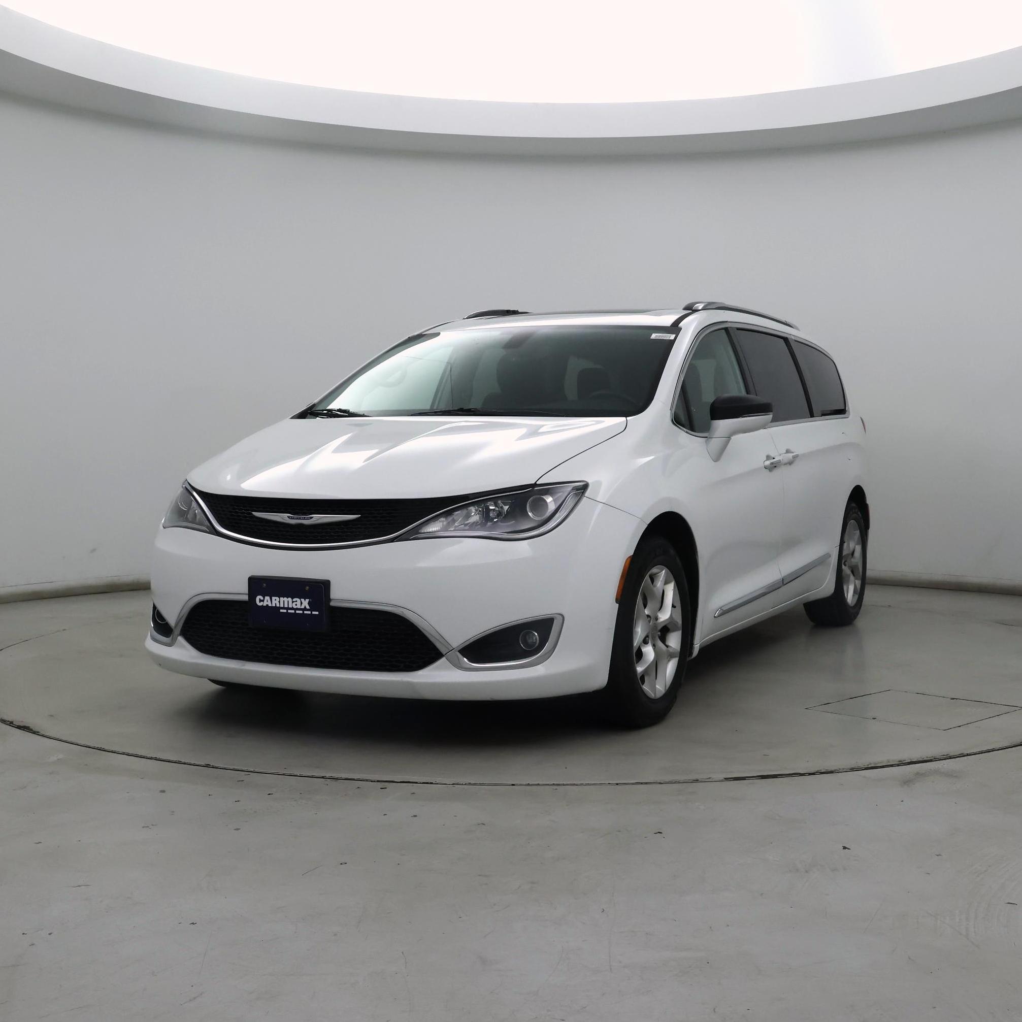 Thumbnail: 2019 Chrysler Pacifica - 4