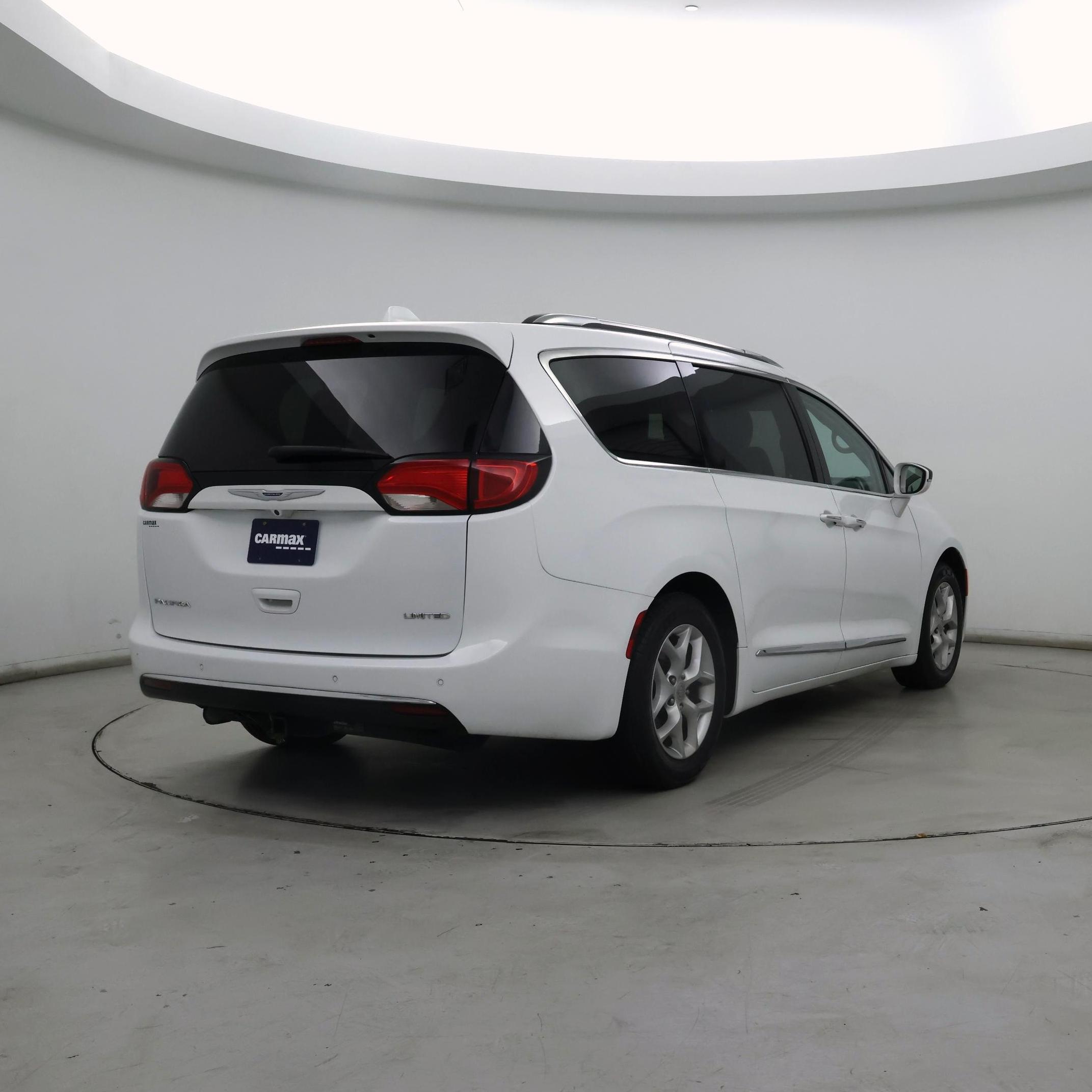 Thumbnail: 2019 Chrysler Pacifica - 8