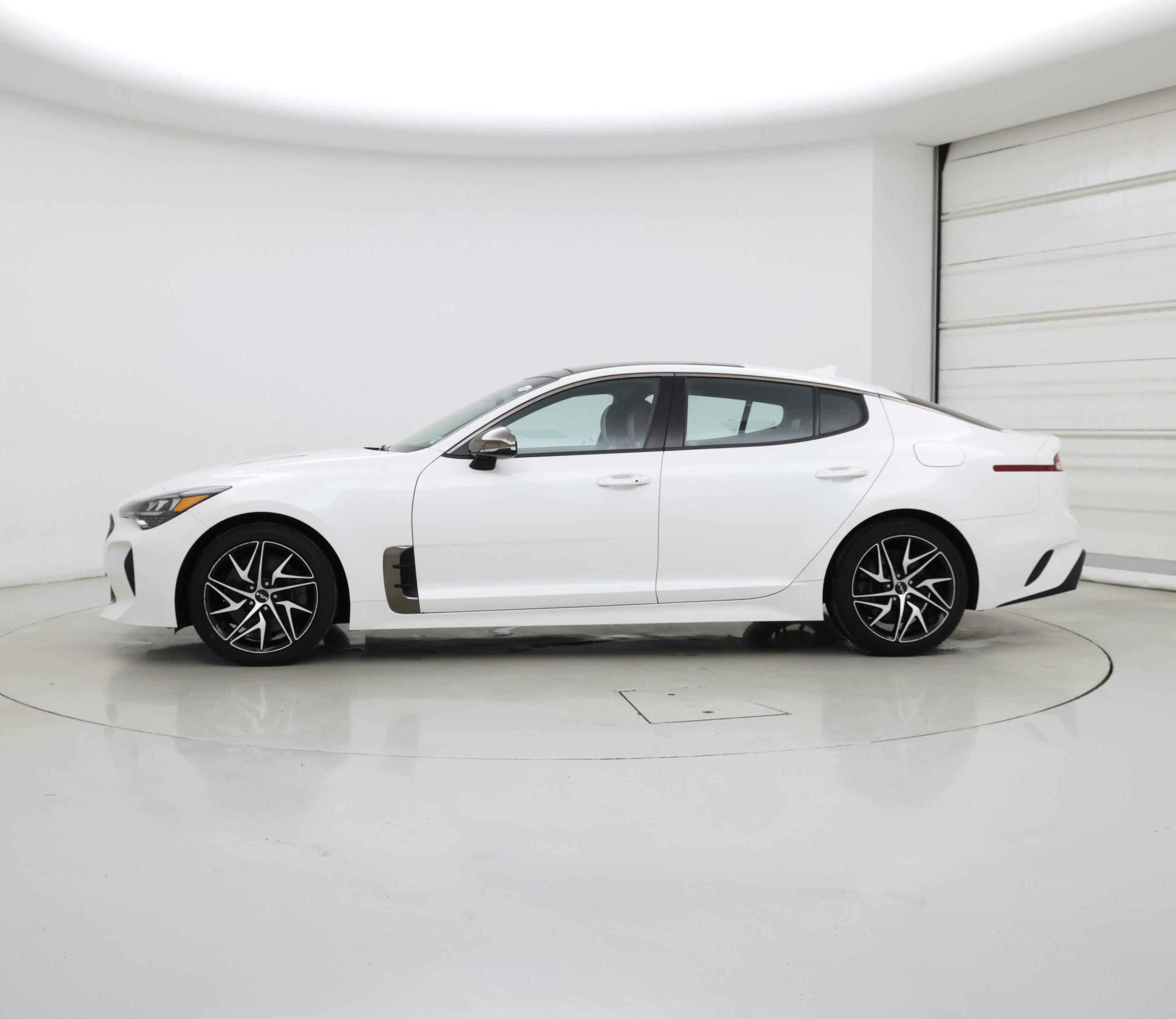 Thumbnail: 2022 Kia Stinger - 3