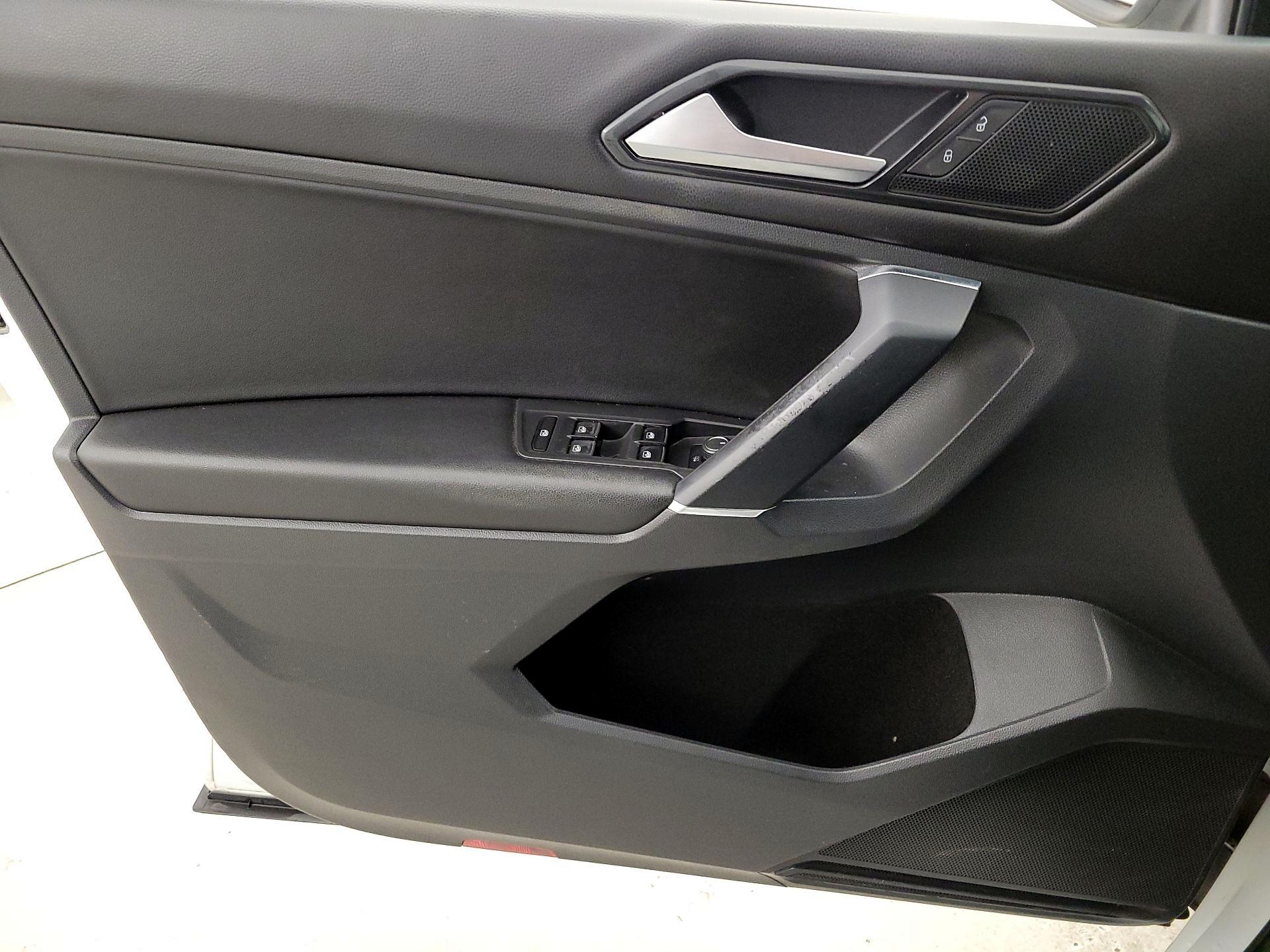 Thumbnail: 2018 Volkswagen Tiguan - 12