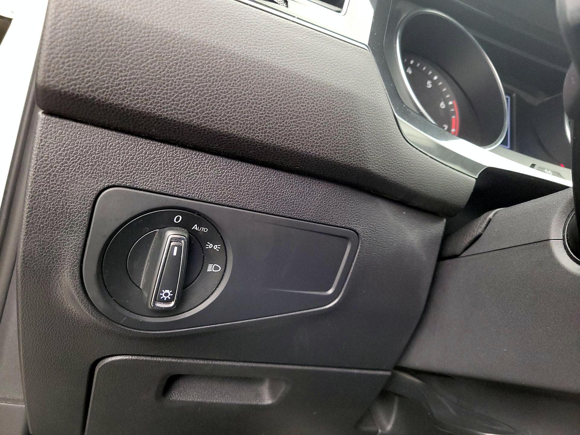 Thumbnail: 2018 Volkswagen Tiguan - 13