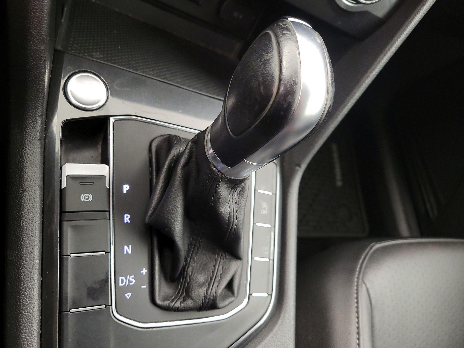 Thumbnail: 2018 Volkswagen Tiguan - 17