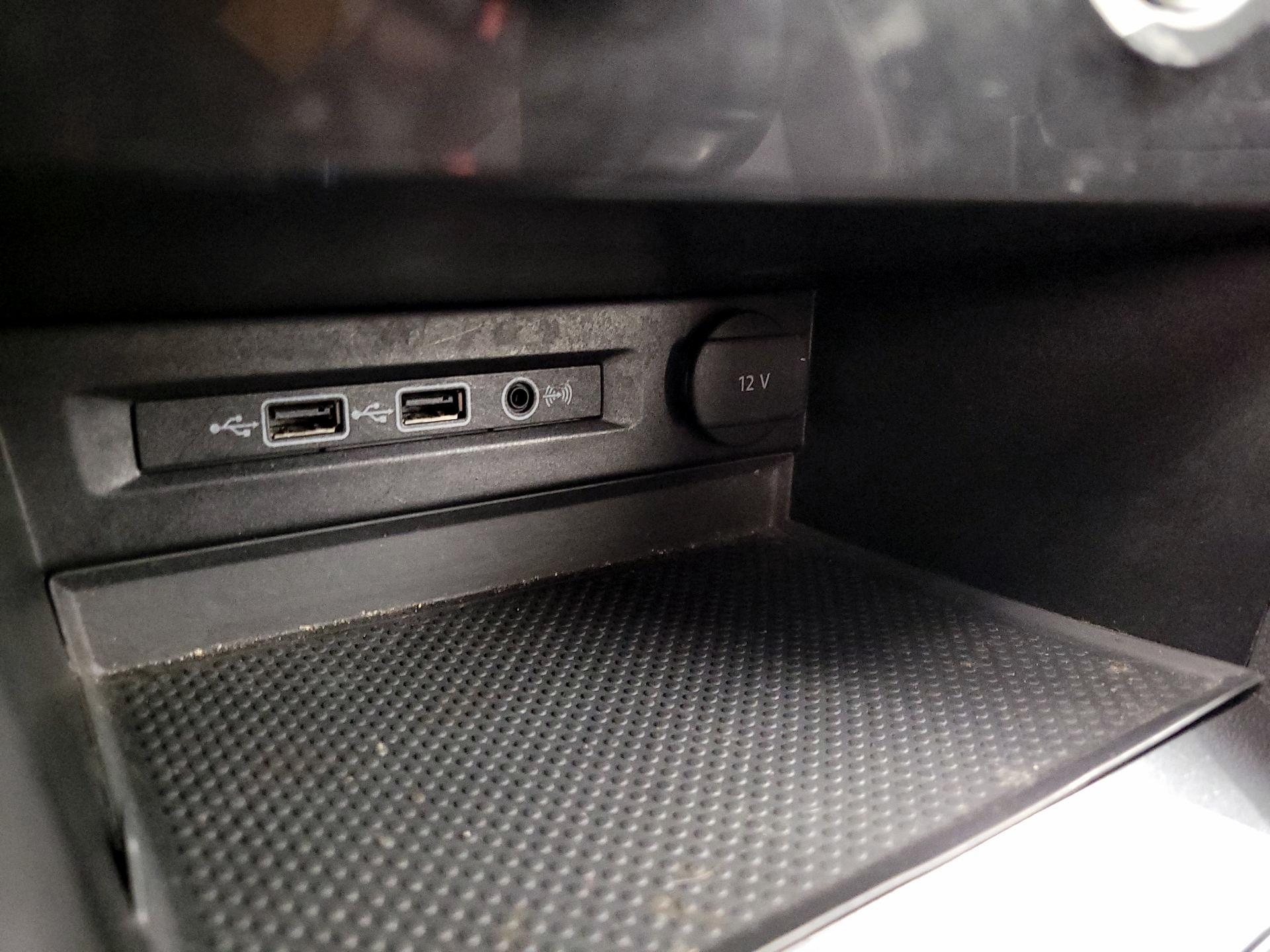 Thumbnail: 2018 Volkswagen Tiguan - 18