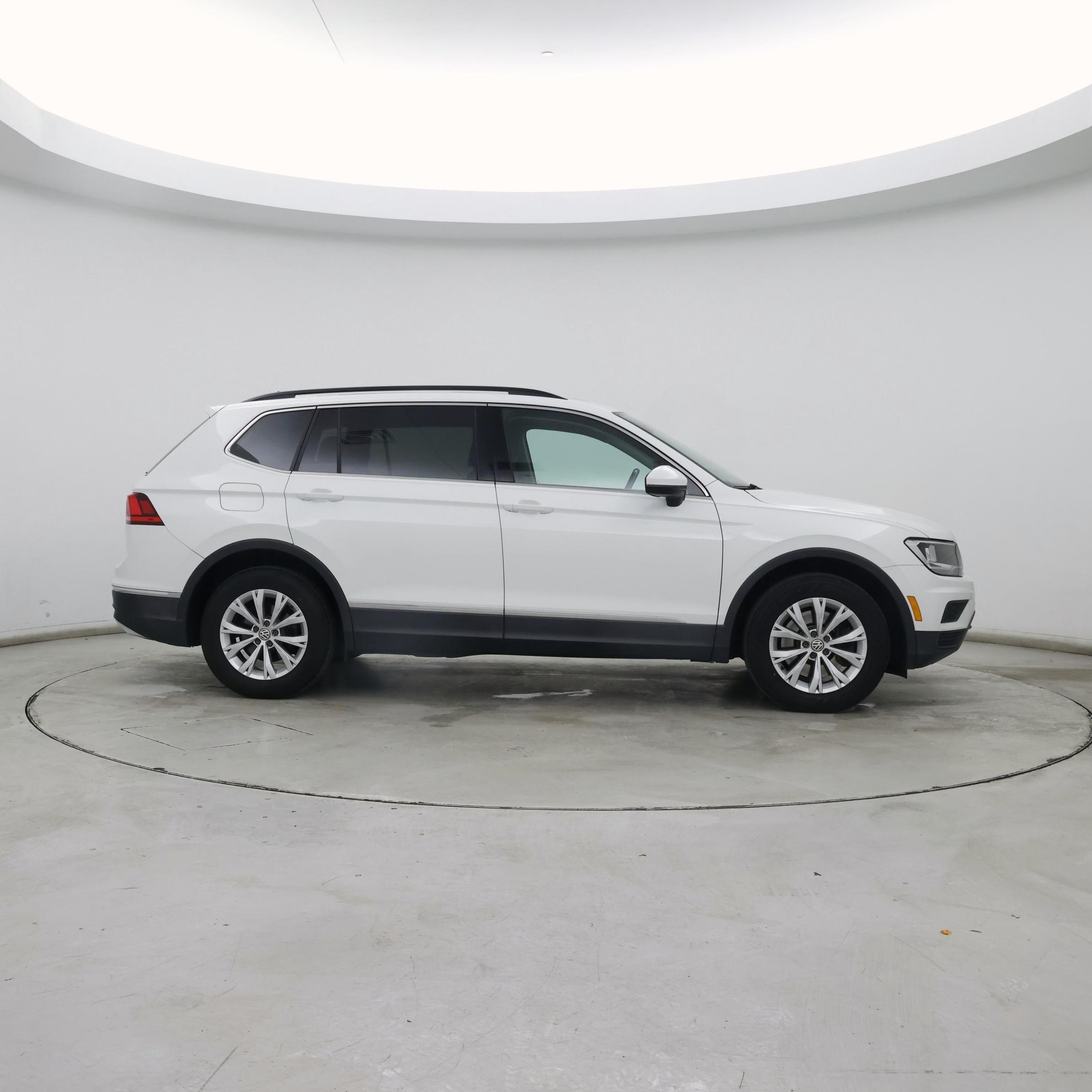 Thumbnail: 2018 Volkswagen Tiguan - 7