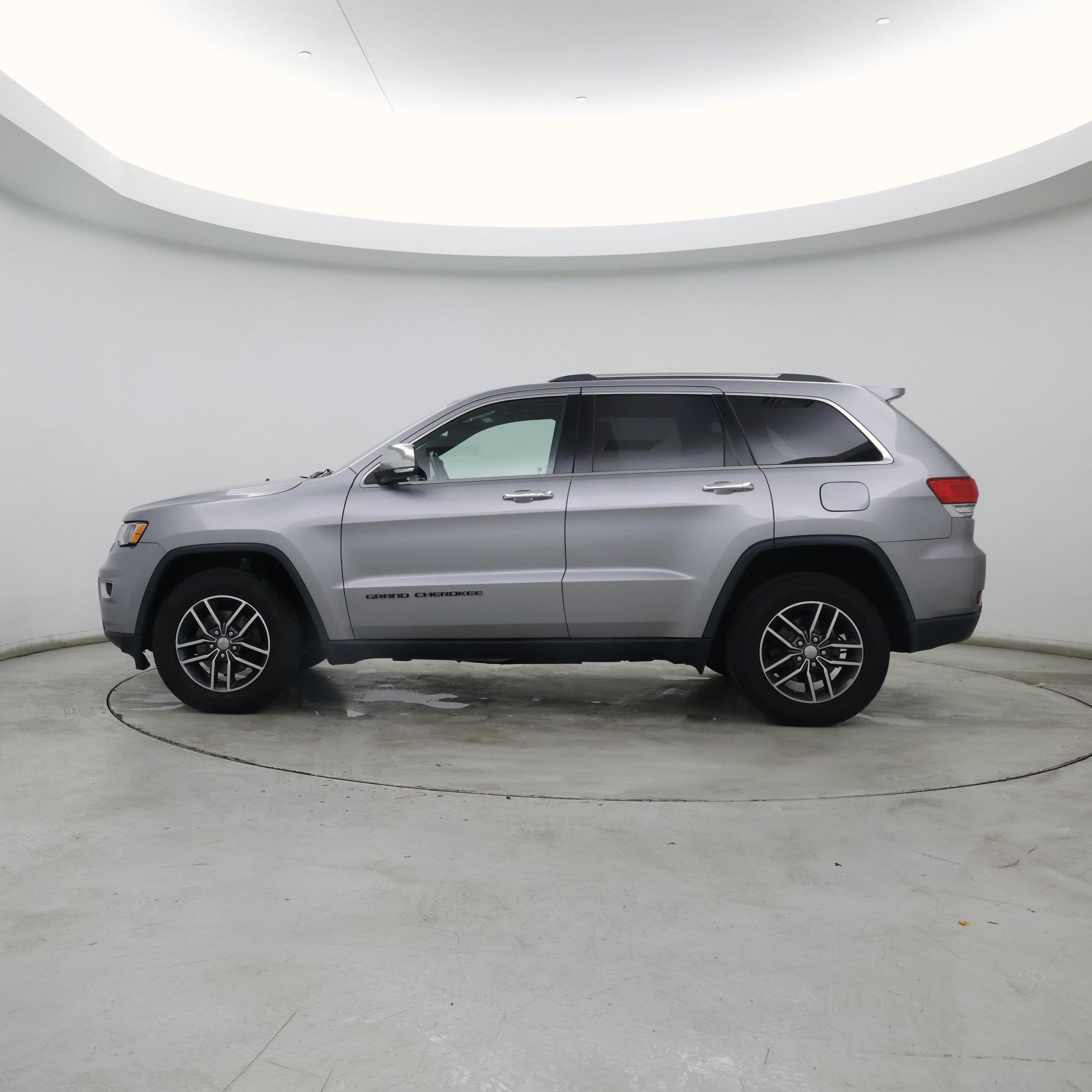 Thumbnail: 2018 Jeep Grand Cherokee - 3