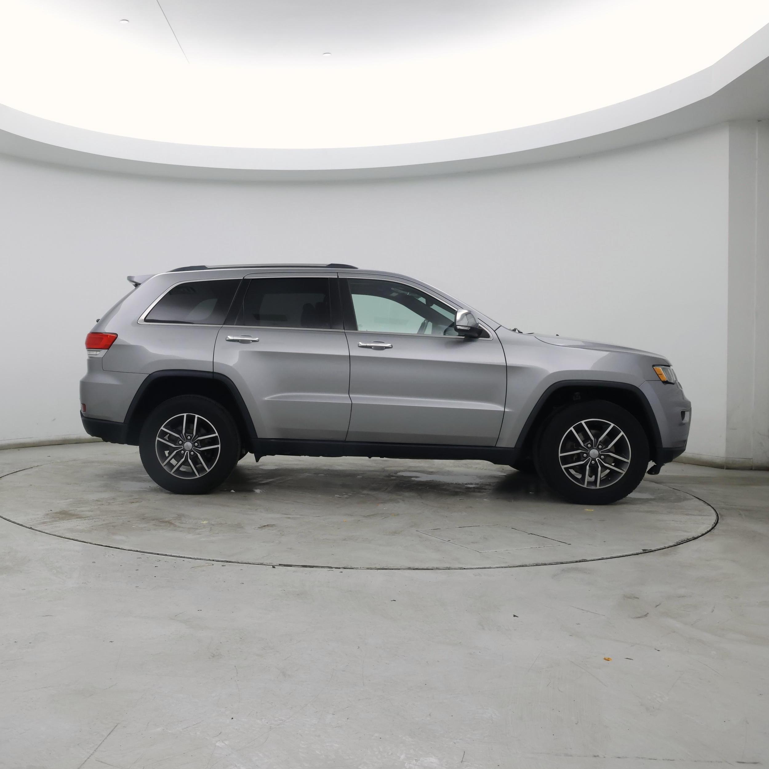 Thumbnail: 2018 Jeep Grand Cherokee - 7