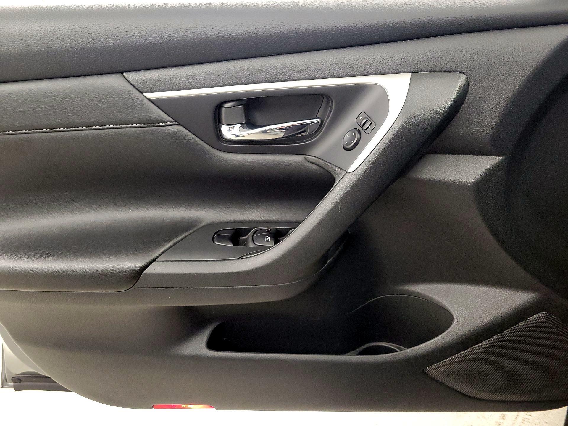 Thumbnail: 2018 Nissan Altima - 12