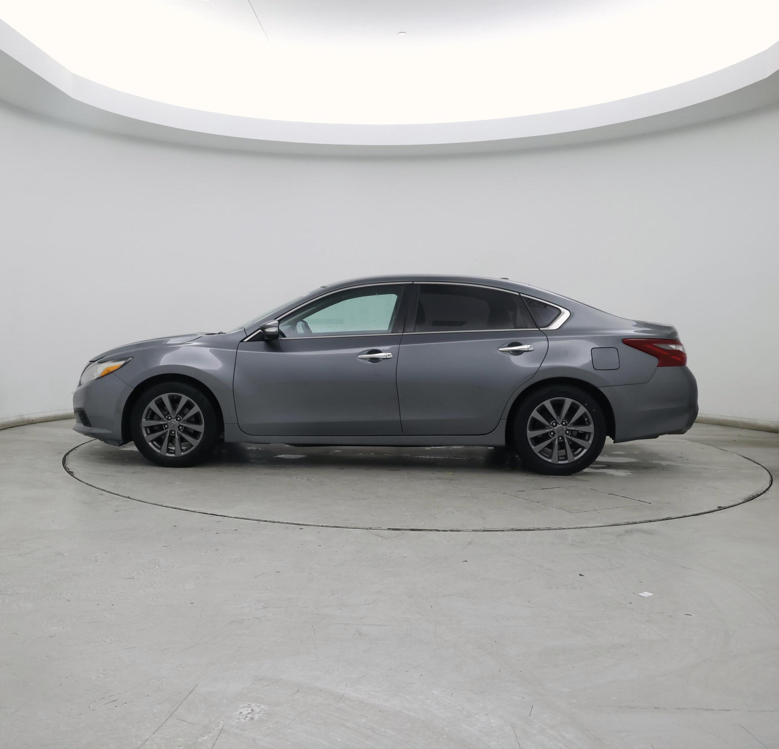 Thumbnail: 2018 Nissan Altima - 3