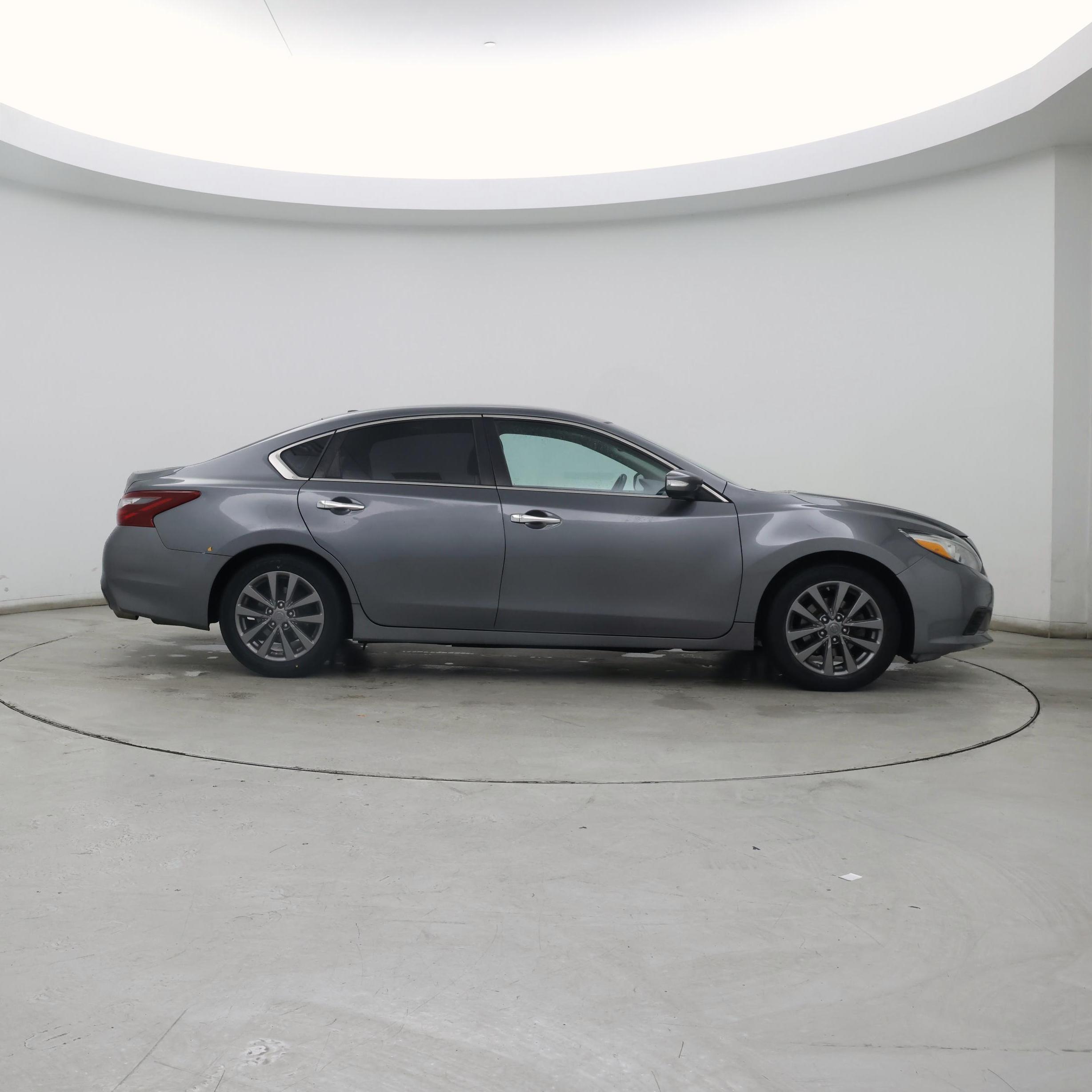 Thumbnail: 2018 Nissan Altima - 7