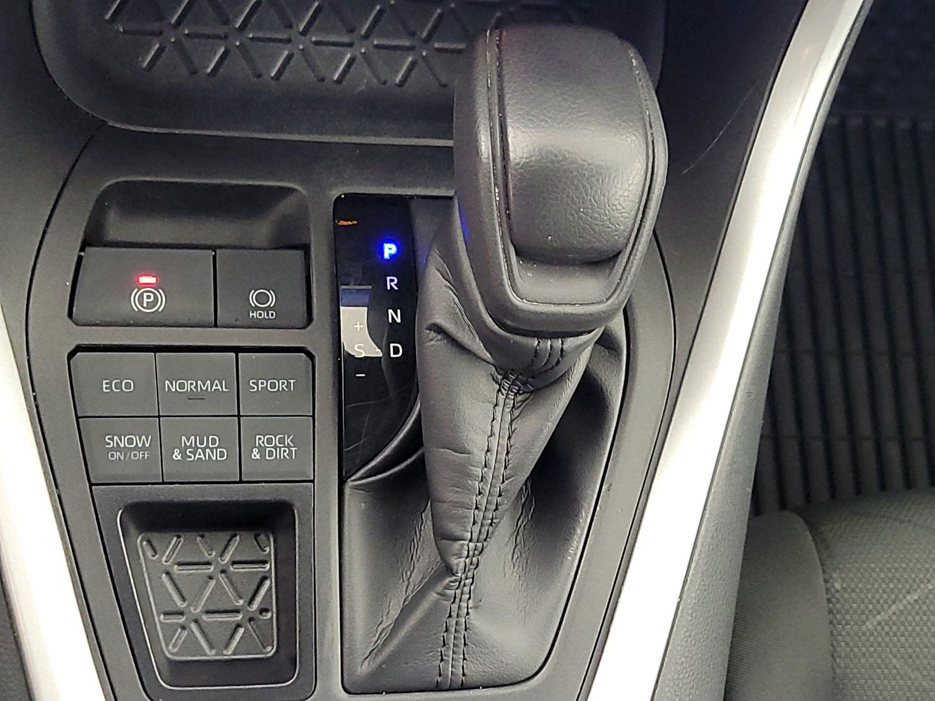 Thumbnail: 2023 Toyota RAV4 - 17