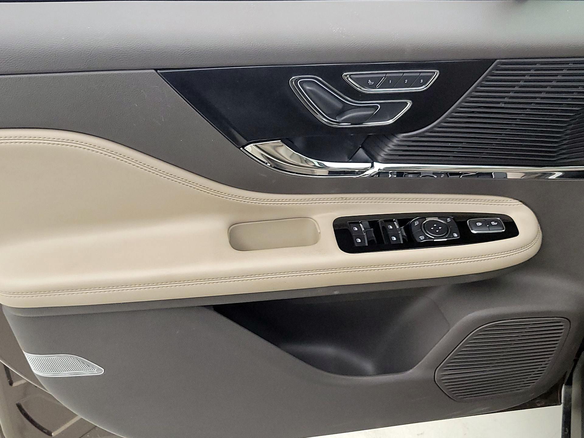 Thumbnail: 2022 Lincoln Corsair - 12