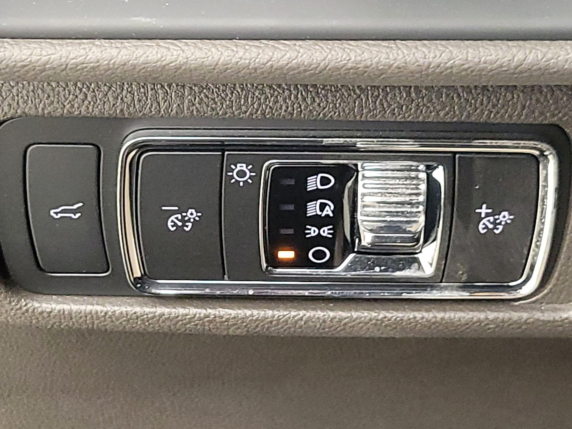 Thumbnail: 2022 Lincoln Corsair - 13