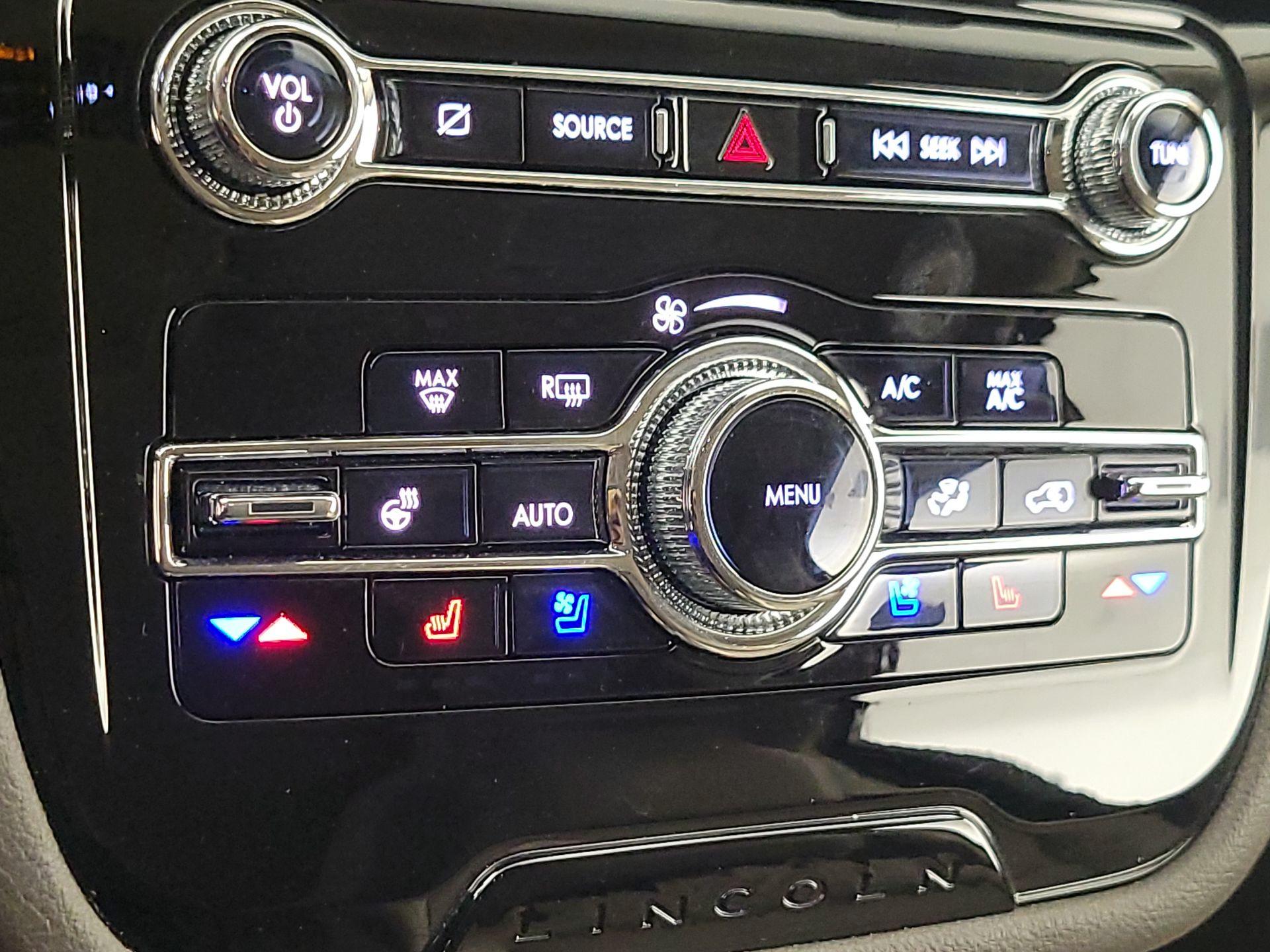 Thumbnail: 2022 Lincoln Corsair - 17