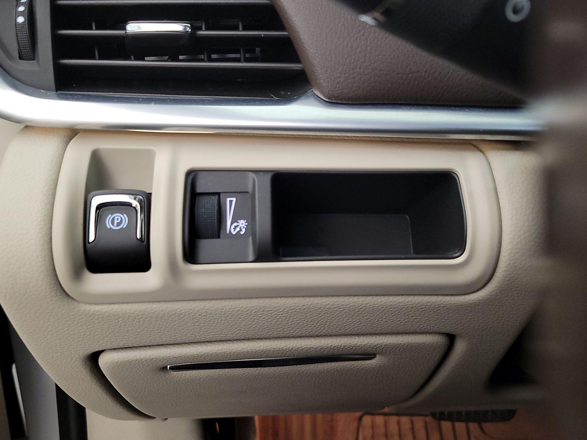 Thumbnail: 2016 Cadillac XTS - 13