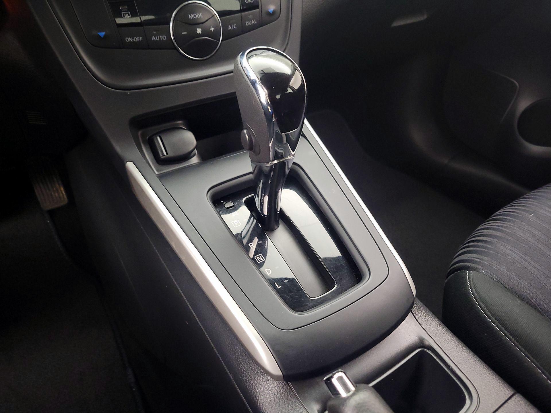 Thumbnail: 2019 Nissan Sentra - 17