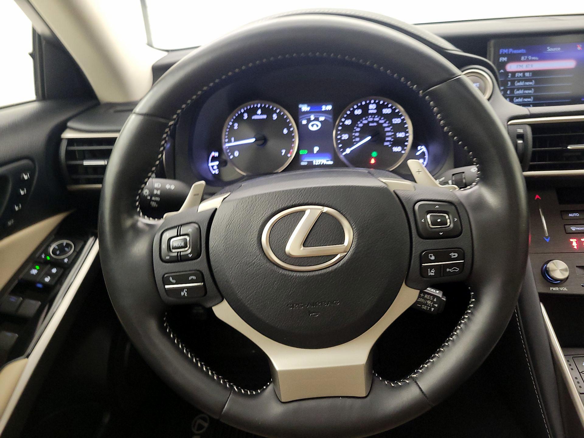 Thumbnail: 2019 Lexus IS - 10