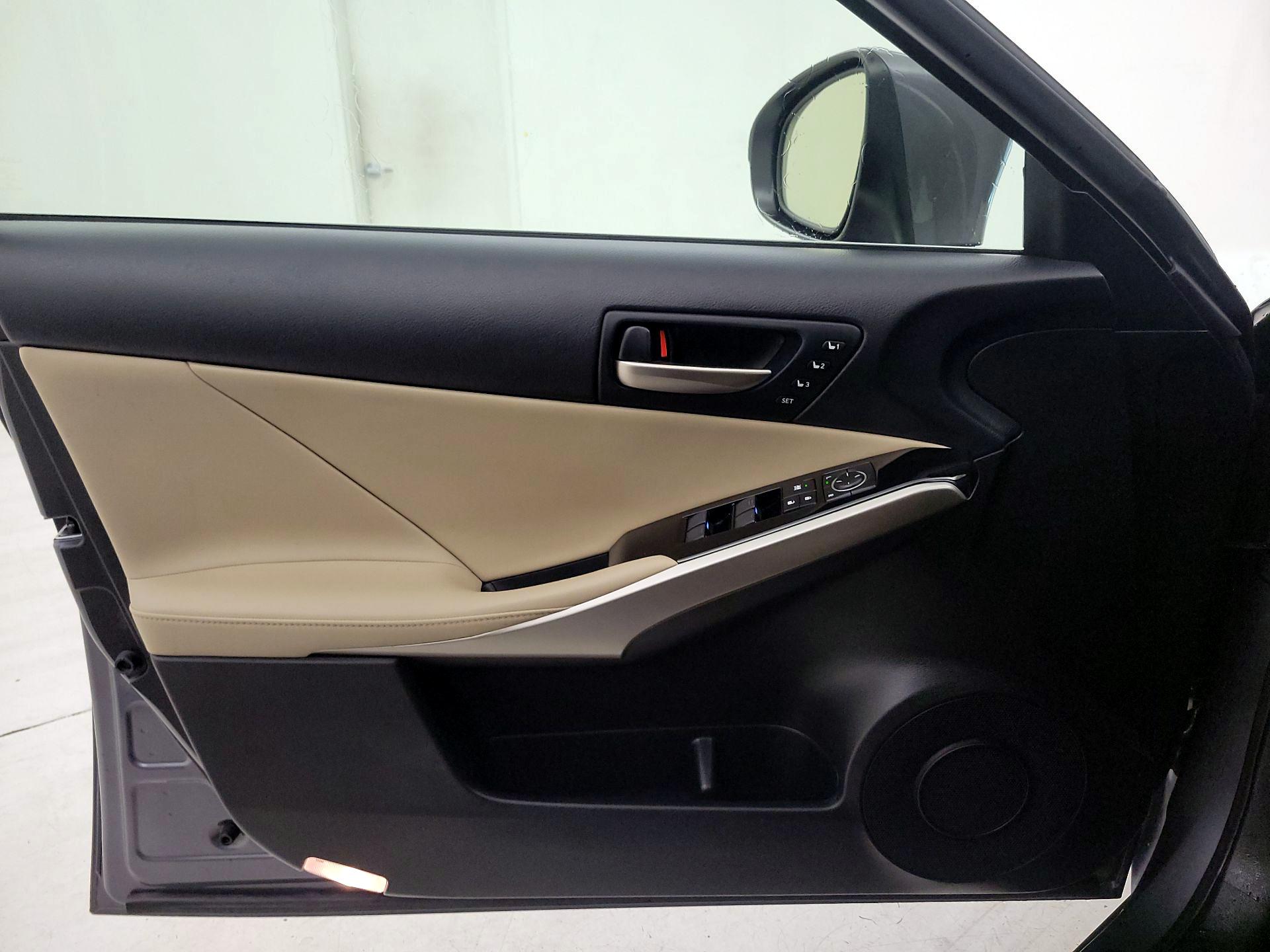 Thumbnail: 2019 Lexus IS - 12