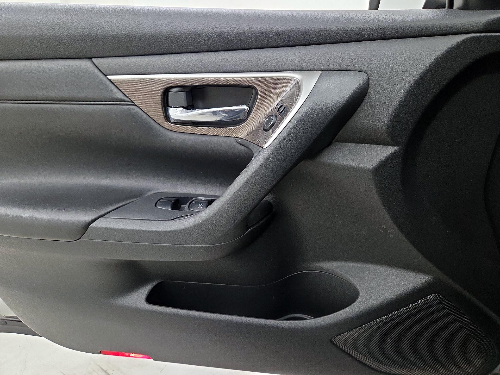 Thumbnail: 2014 Nissan Altima - 12