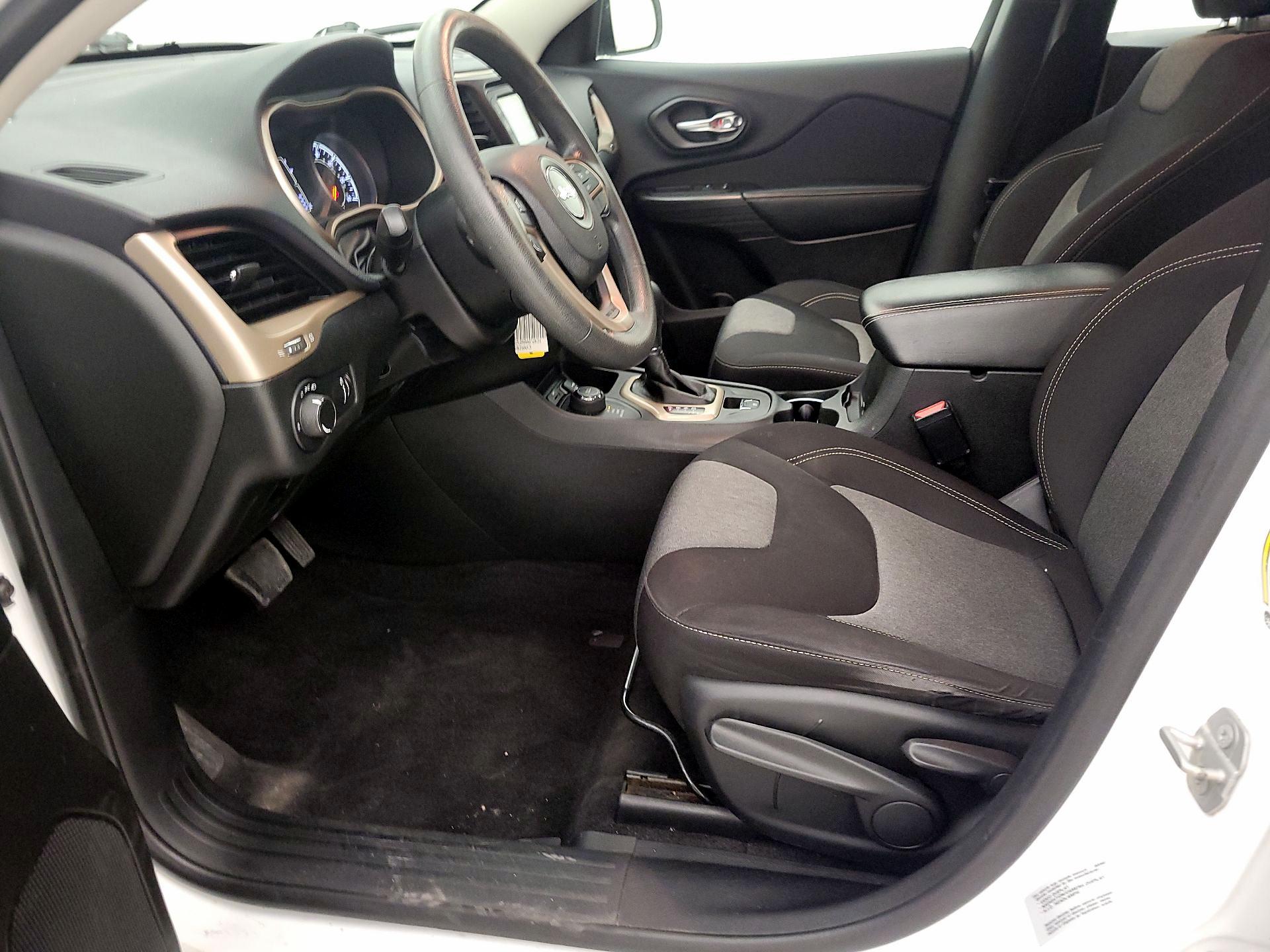 Thumbnail: 2015 Jeep Cherokee - 11