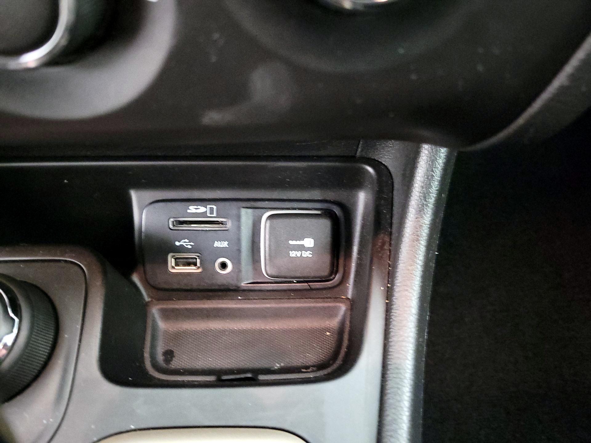 Thumbnail: 2015 Jeep Cherokee - 17