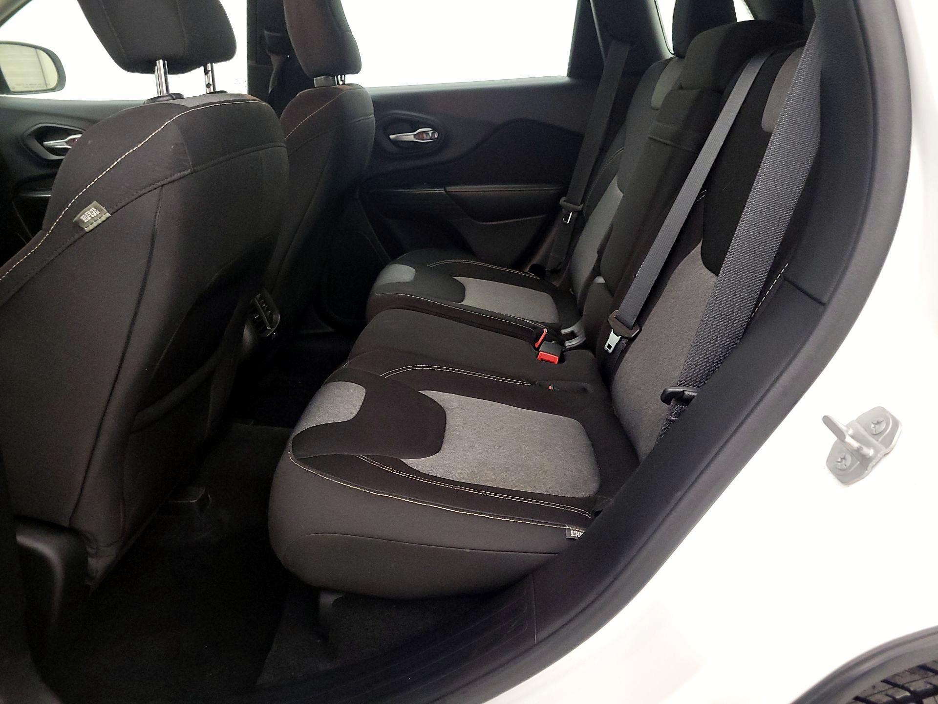 Thumbnail: 2015 Jeep Cherokee - 18