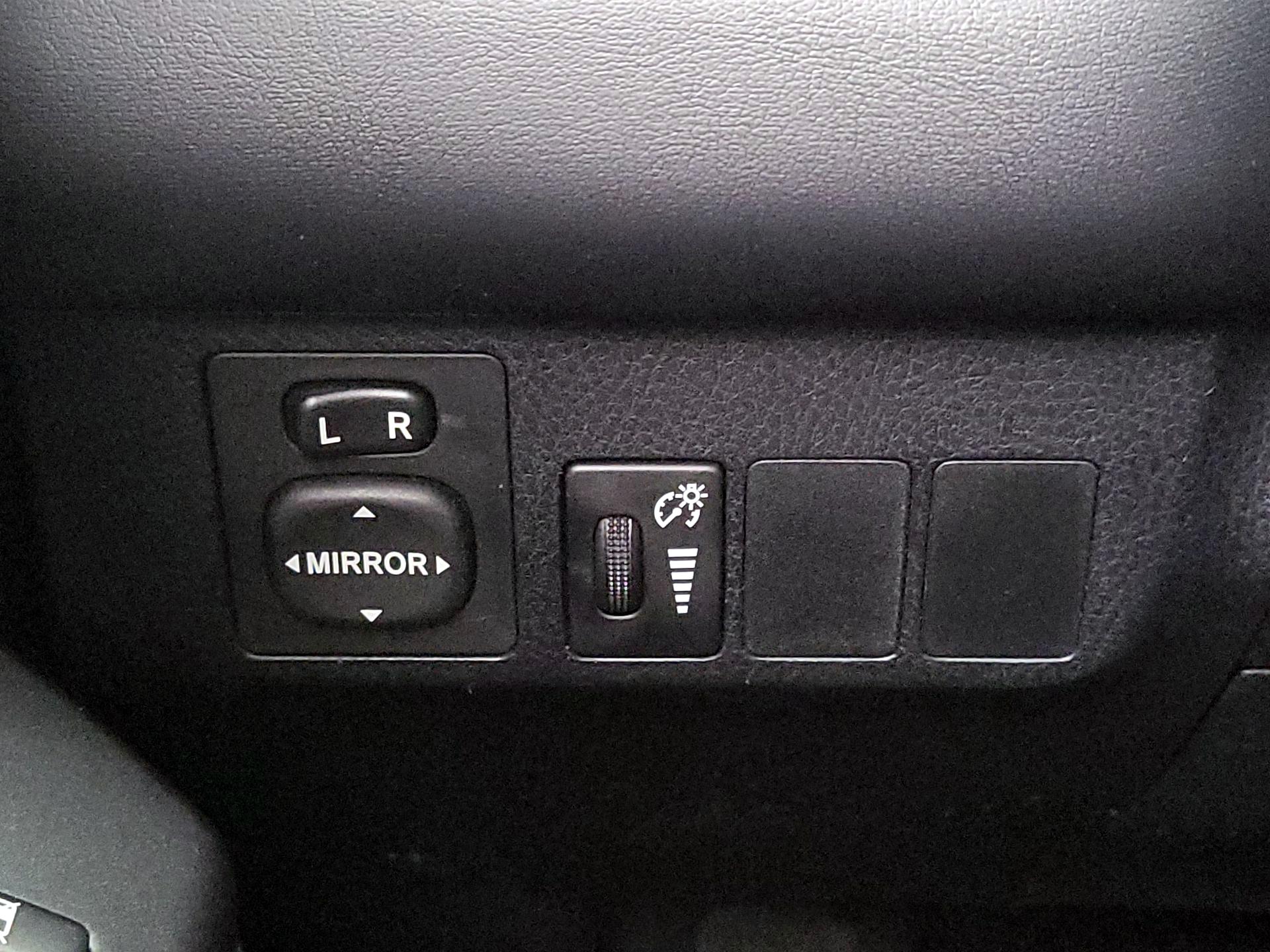 Thumbnail: 2016 Toyota RAV4 - 13