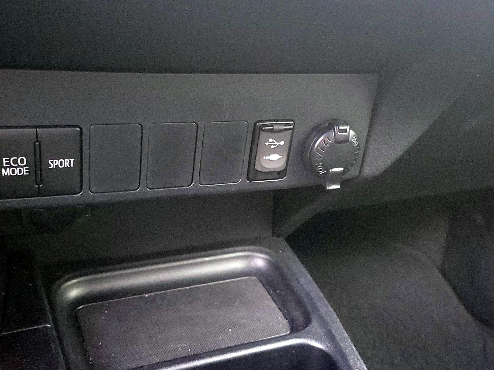 Thumbnail: 2016 Toyota RAV4 - 18