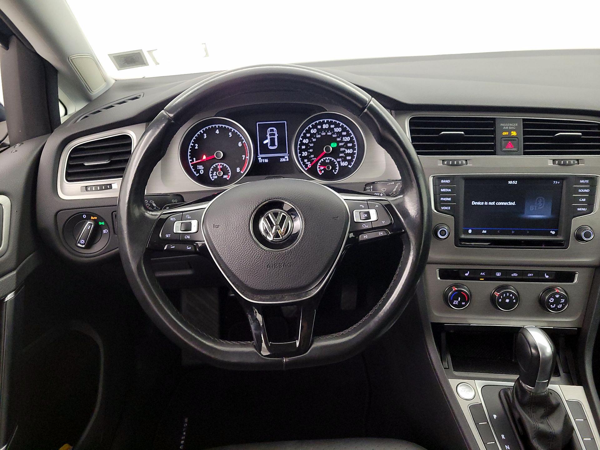 Thumbnail: 2017 Volkswagen Golf - 10