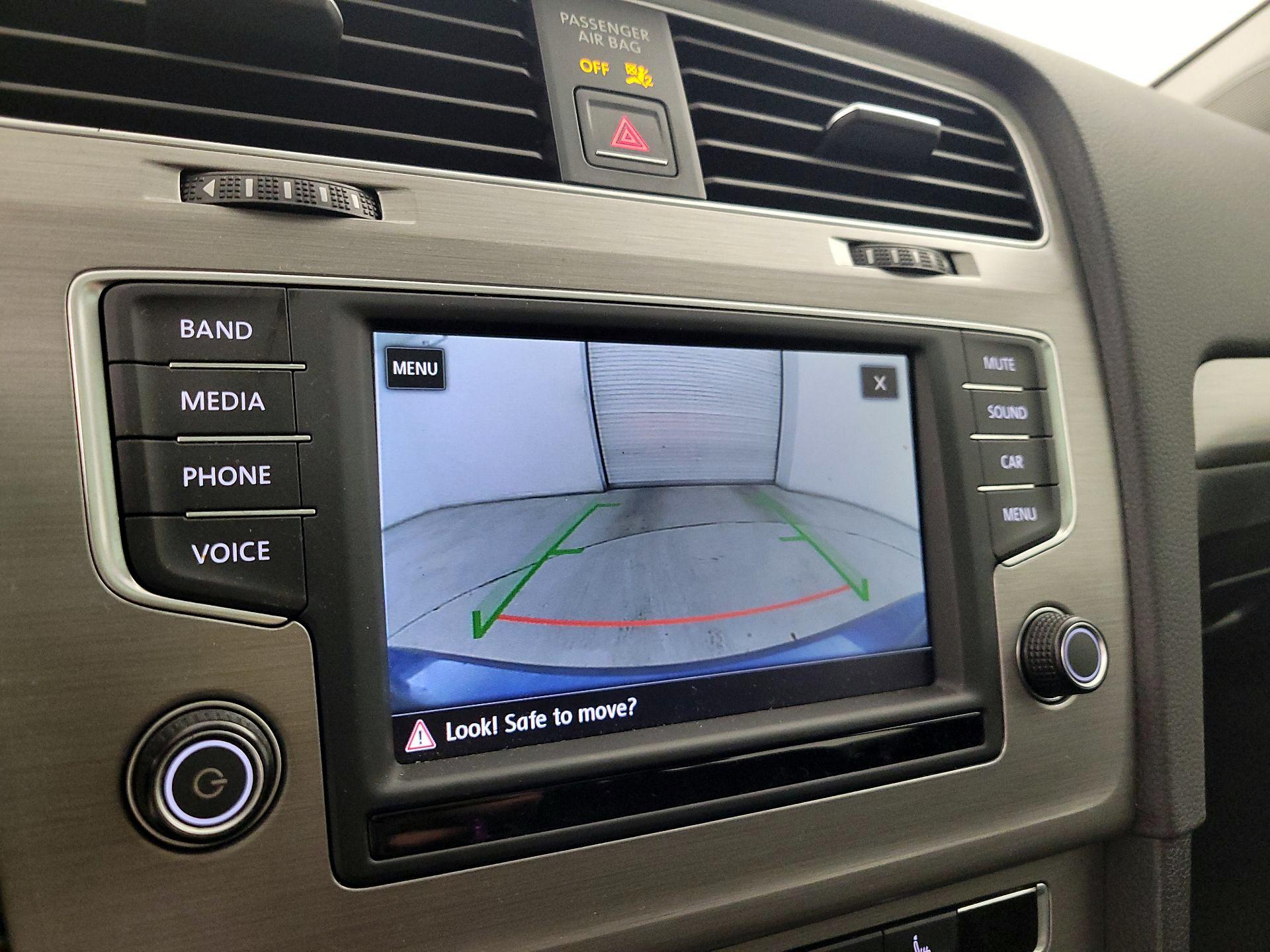 Thumbnail: 2017 Volkswagen Golf - 14