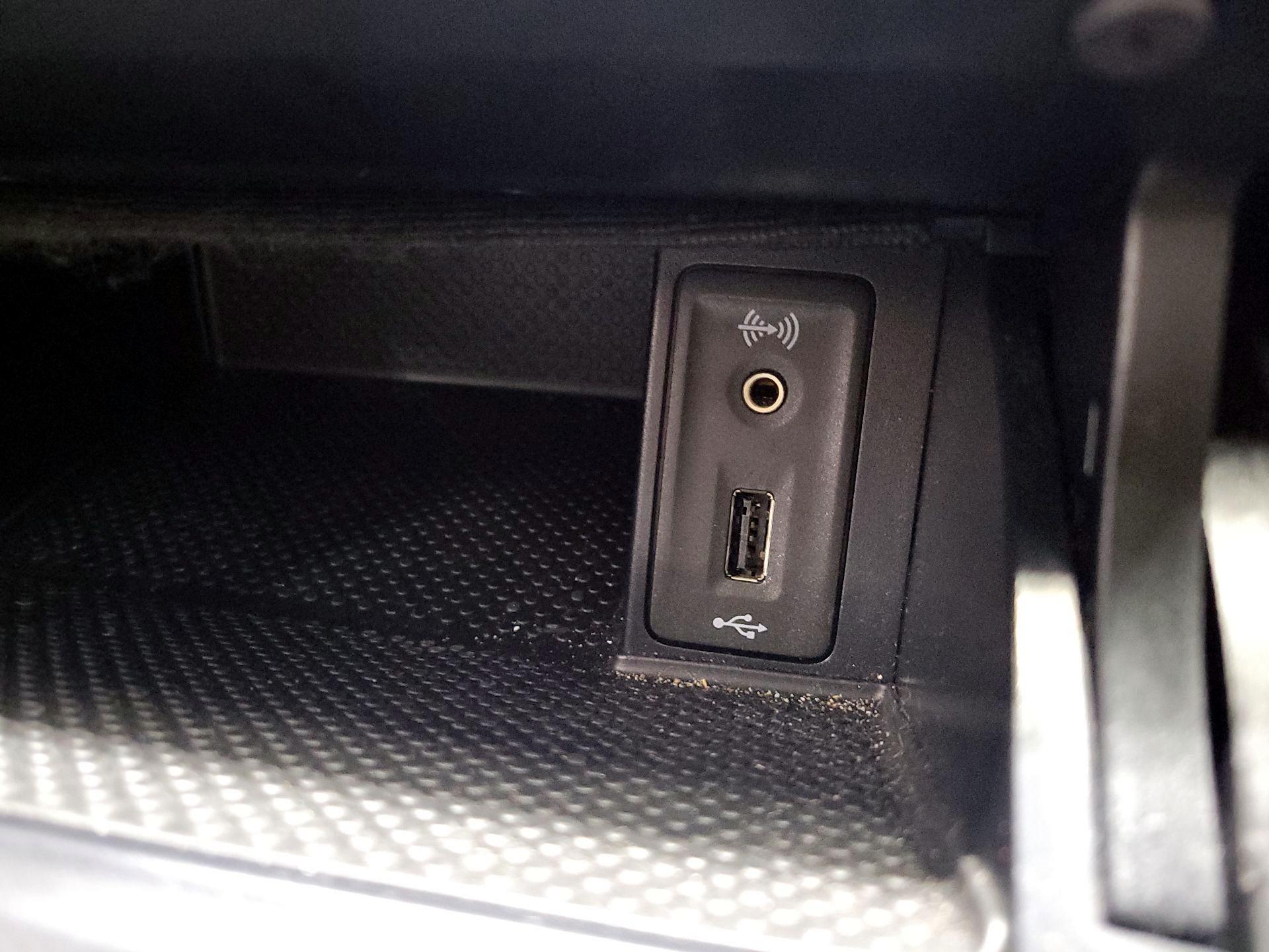 Thumbnail: 2017 Volkswagen Golf - 18