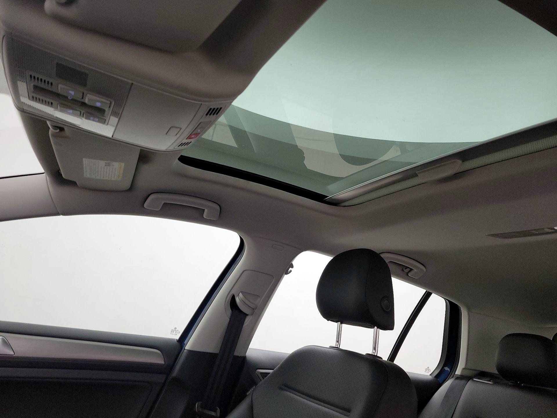 Thumbnail: 2017 Volkswagen Golf - 19