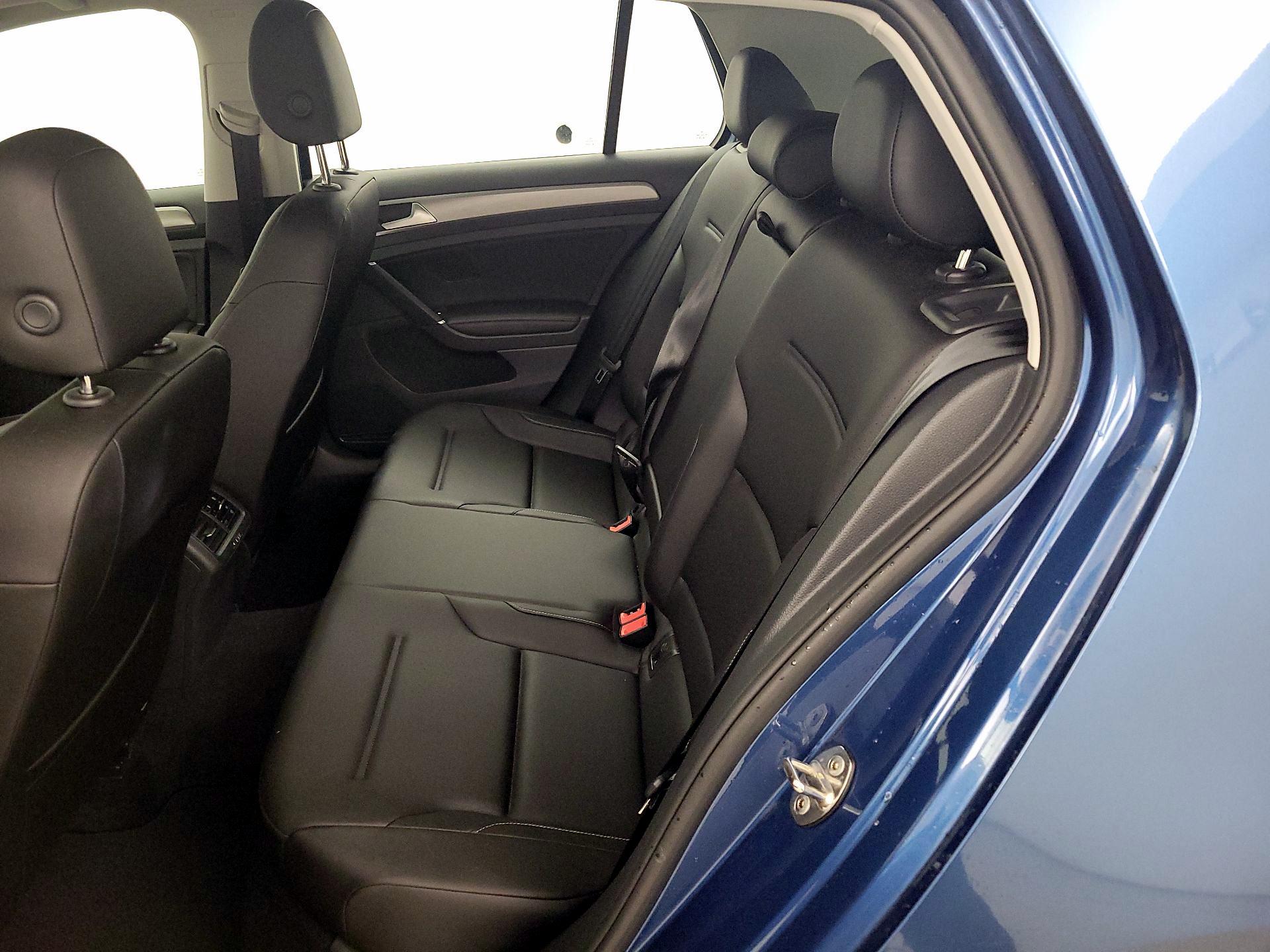 Thumbnail: 2017 Volkswagen Golf - 20