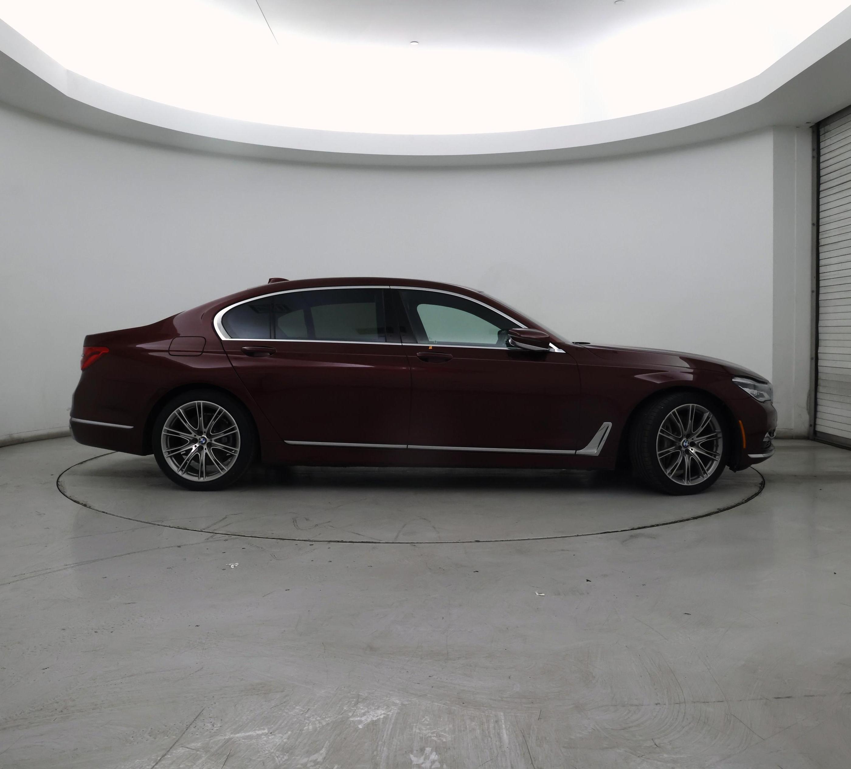 Thumbnail: 2017 BMW 7 Series - 7