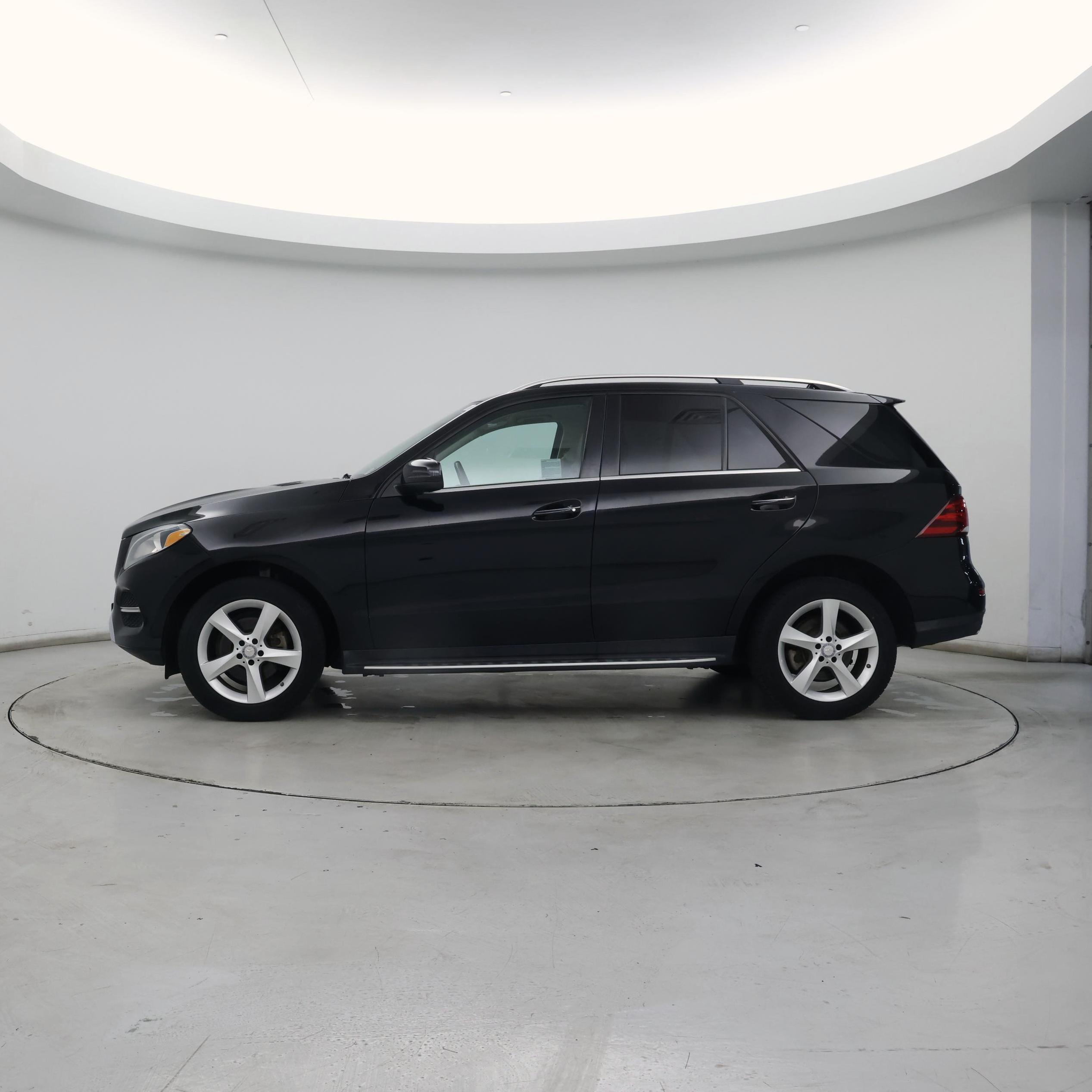 Thumbnail: 2016 Mercedes-Benz GLE - 3