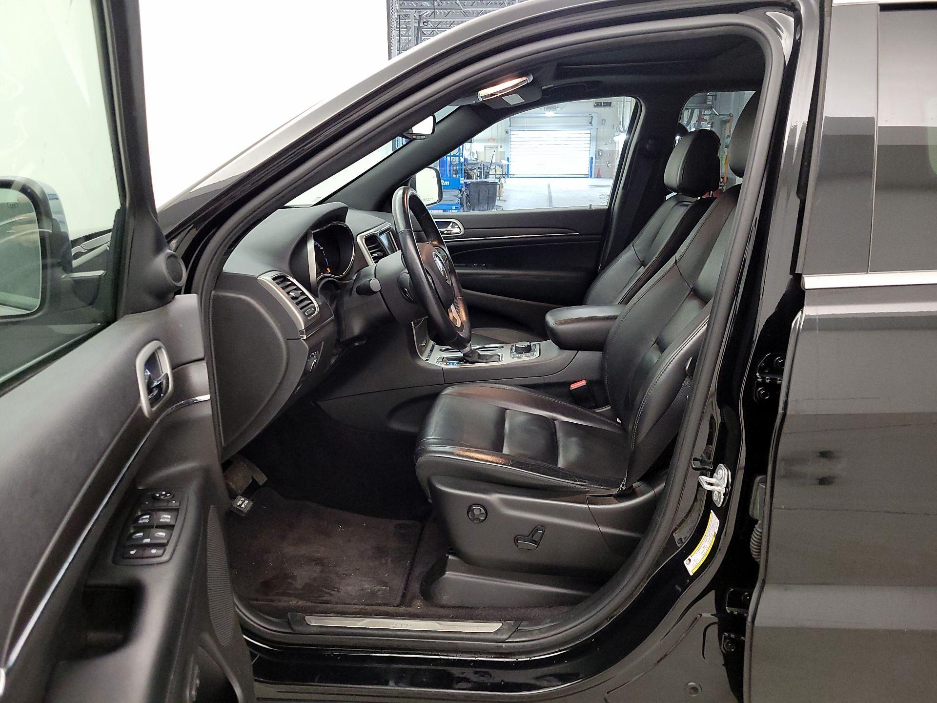 Thumbnail: 2018 Jeep Grand Cherokee - 11