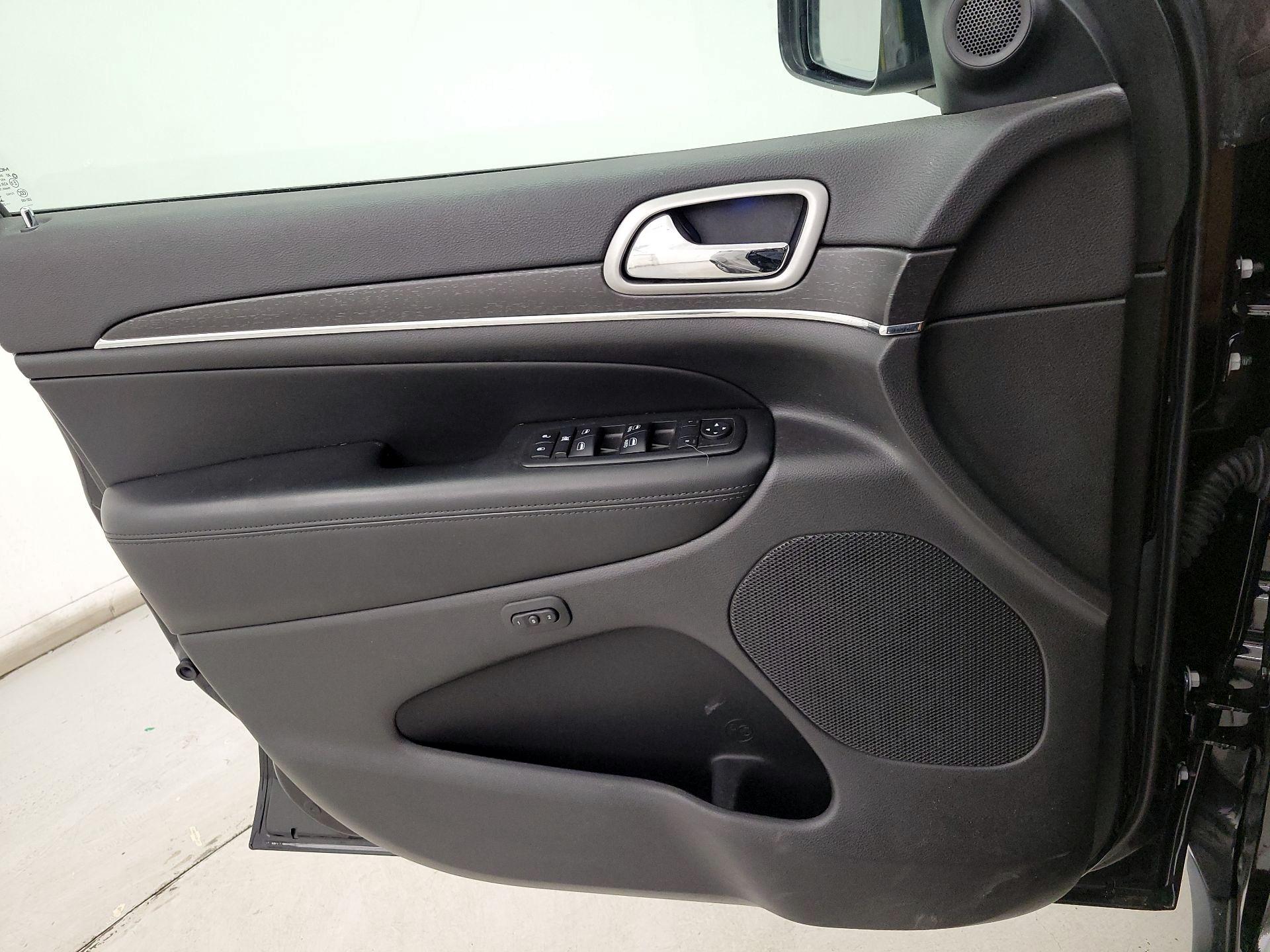 Thumbnail: 2018 Jeep Grand Cherokee - 12