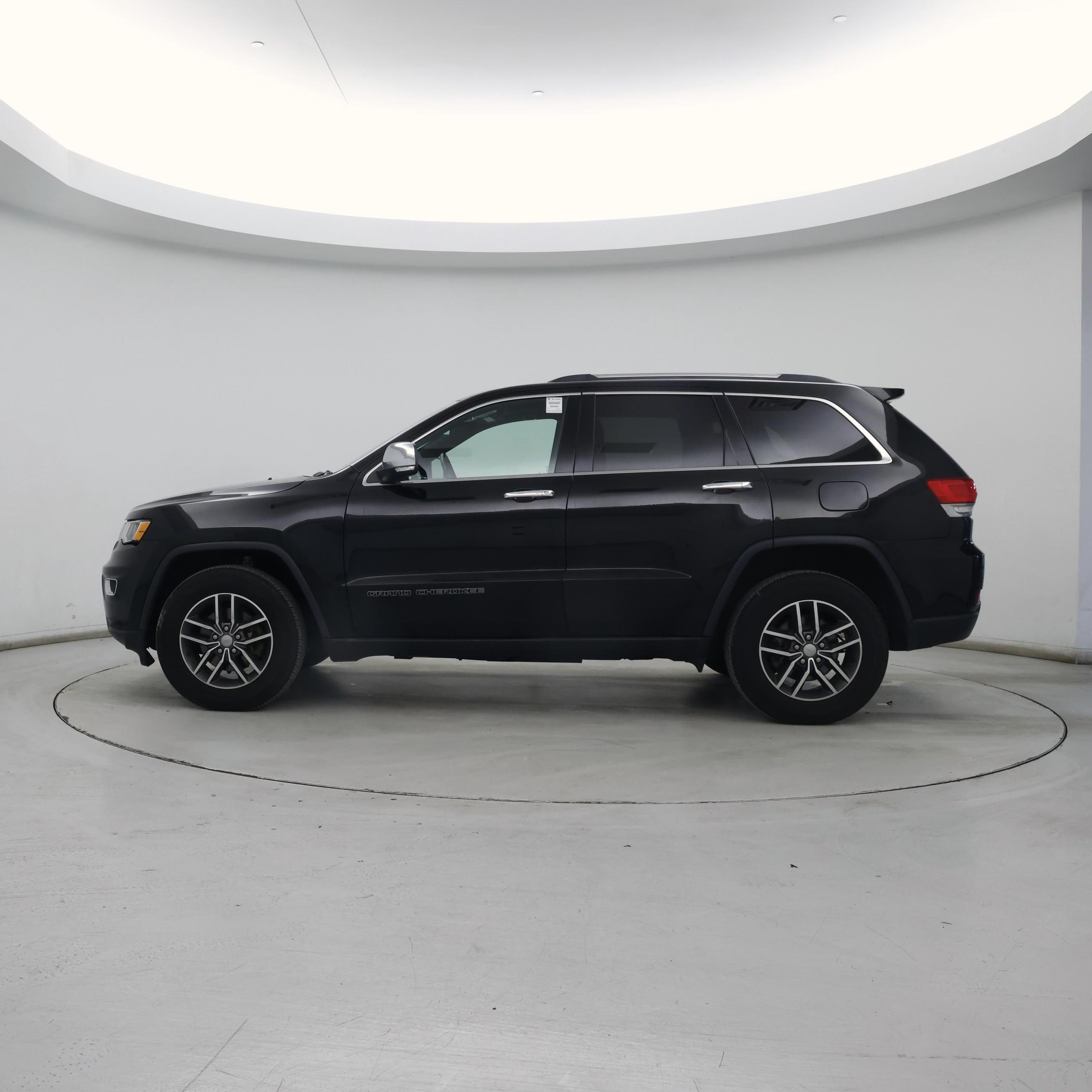 Thumbnail: 2018 Jeep Grand Cherokee - 3