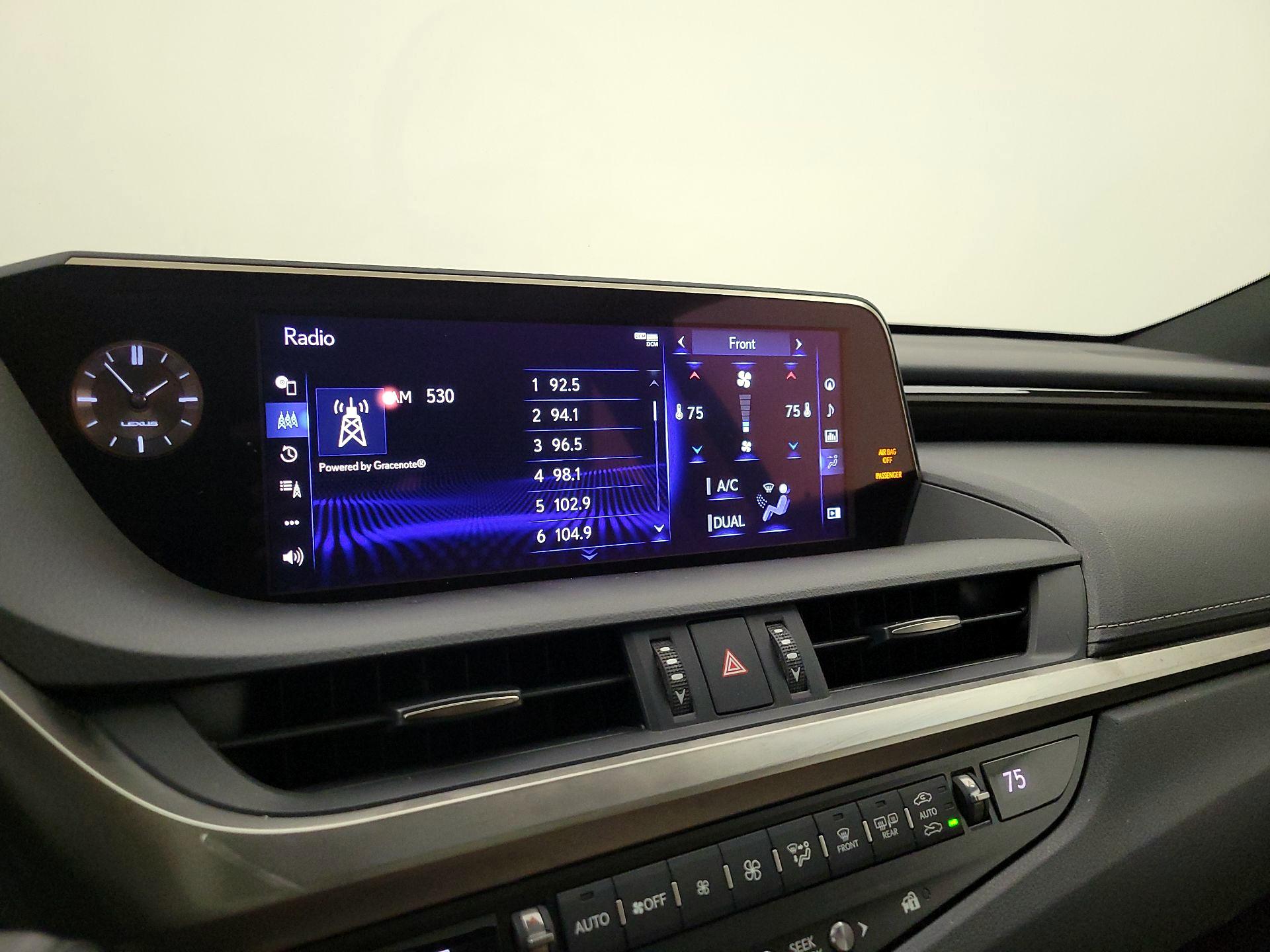 Thumbnail: 2019 Lexus ES - 16