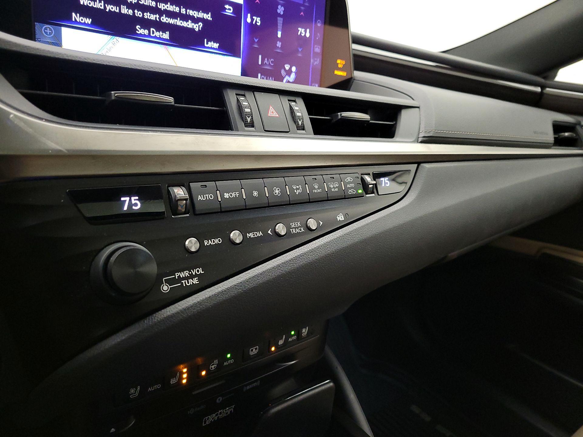 Thumbnail: 2019 Lexus ES - 17