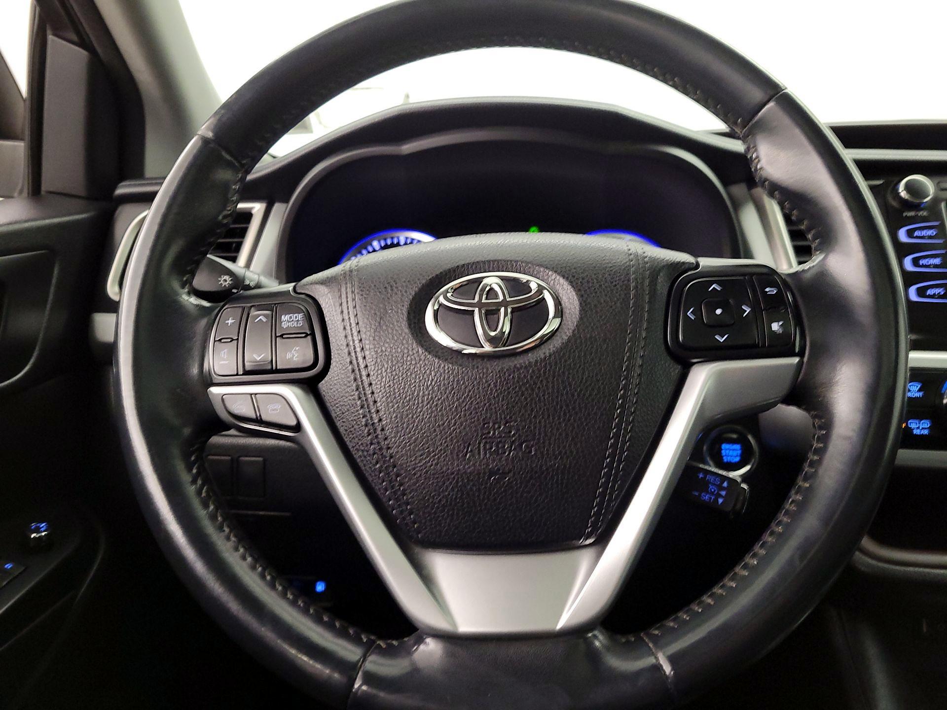 Thumbnail: 2016 Toyota Highlander - 10