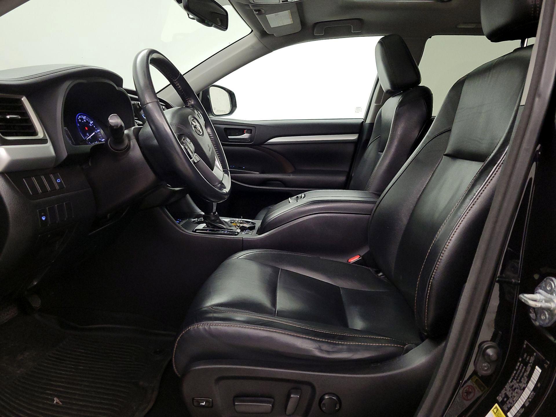 Thumbnail: 2016 Toyota Highlander - 11