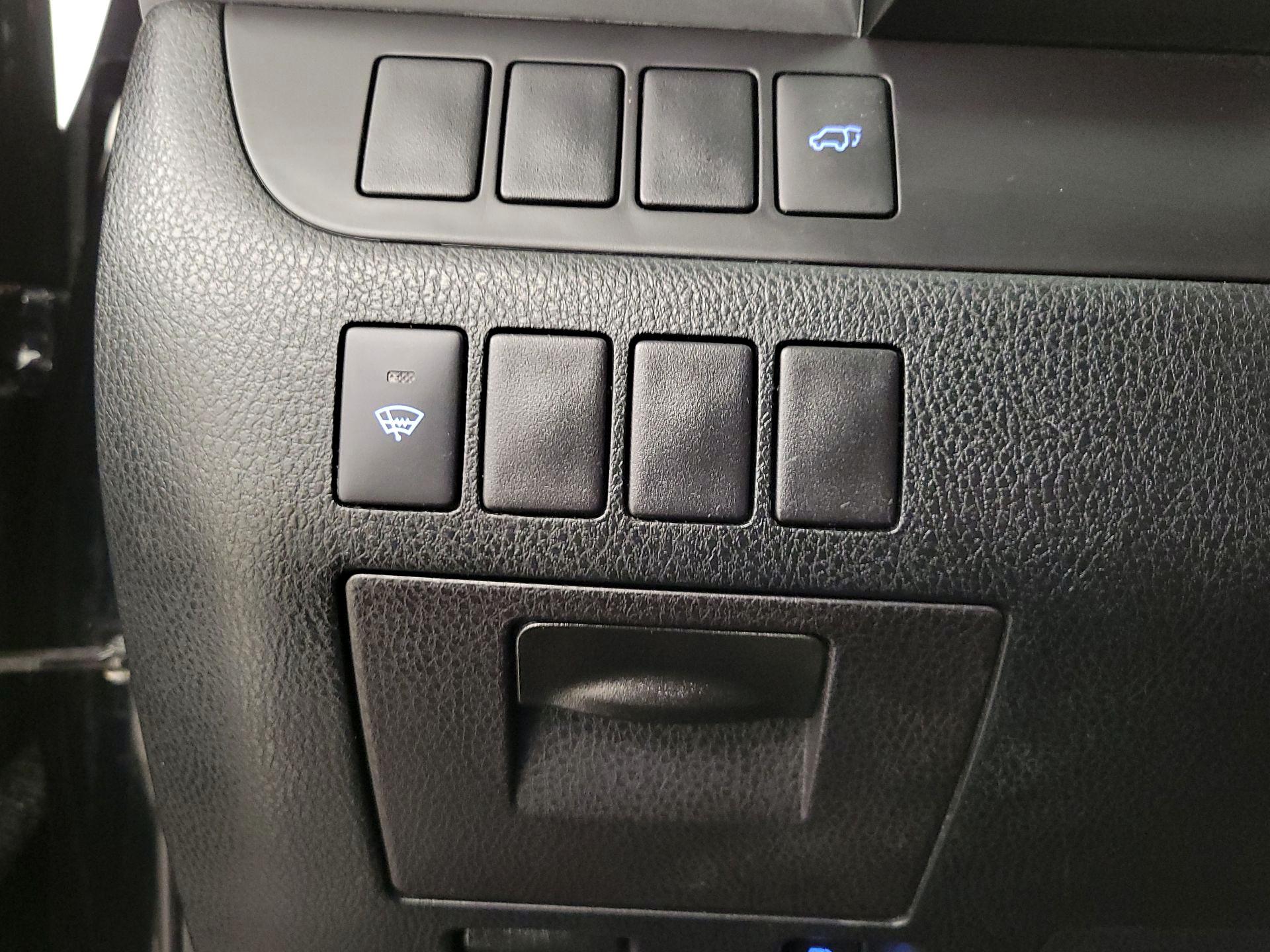 Thumbnail: 2016 Toyota Highlander - 13