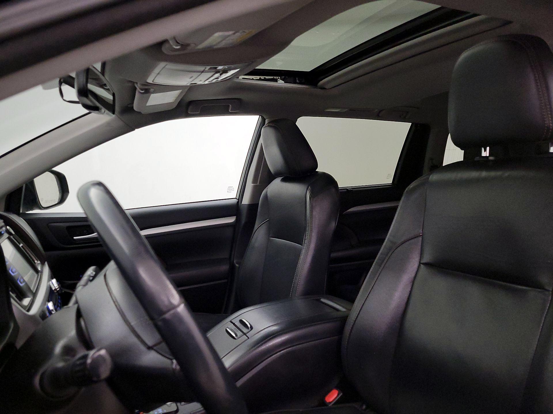 Thumbnail: 2016 Toyota Highlander - 20